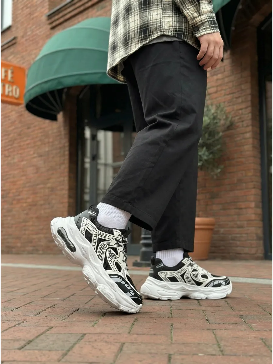 Кроссовки на высокой подошве повседневные