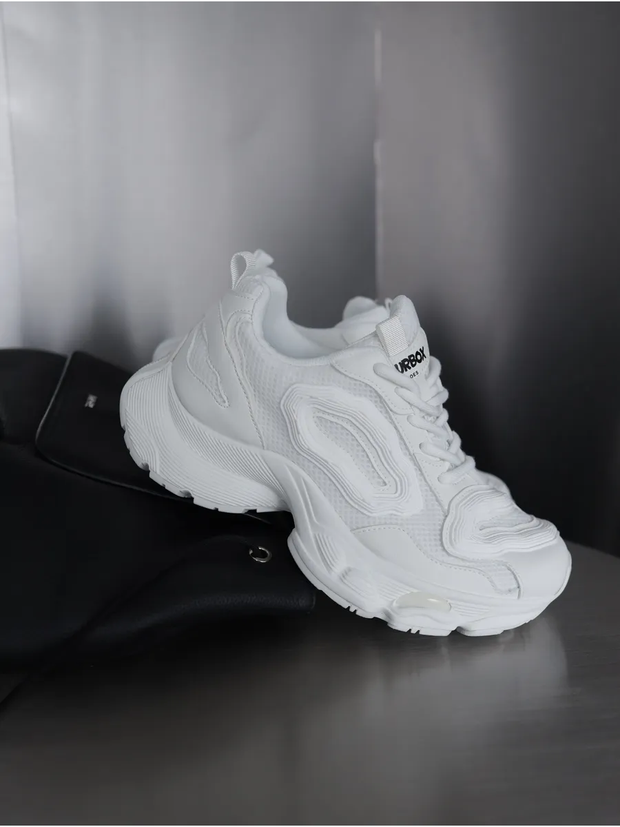 Кроссовки на высокой подошве повседневные