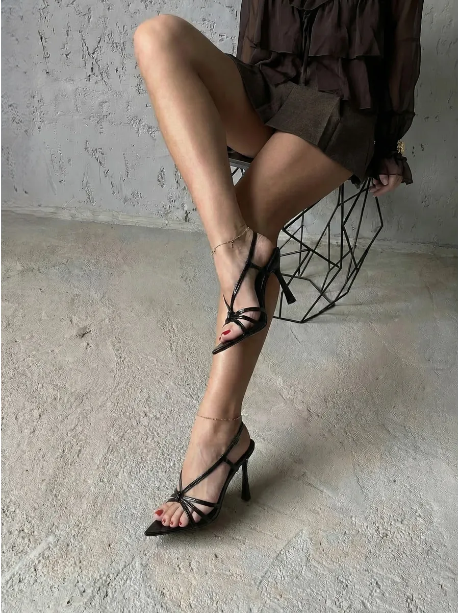 Летние босоножки на шпильке