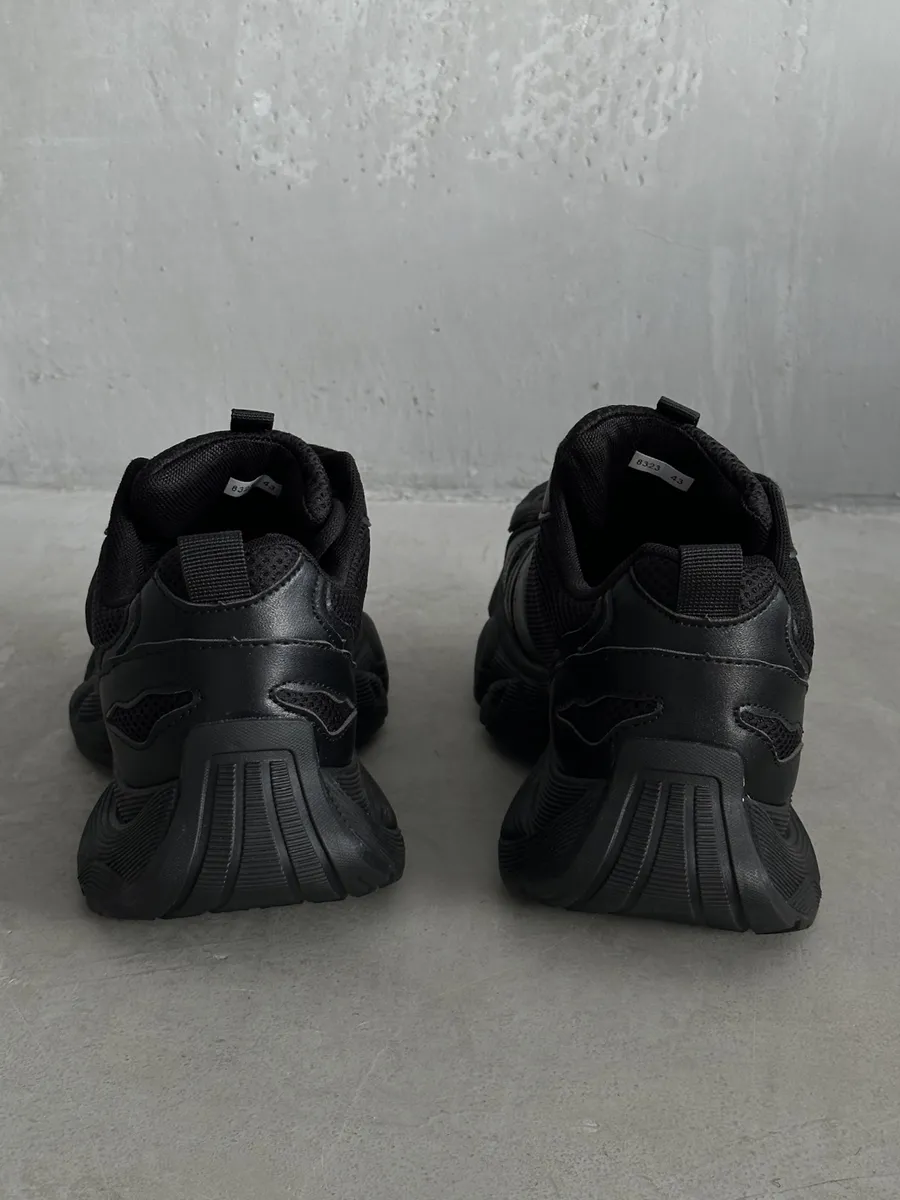 Кроссовки на высокой подошве повседневные