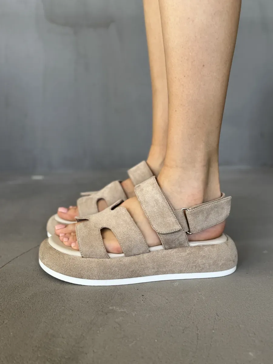 Летние босоножки на платформе