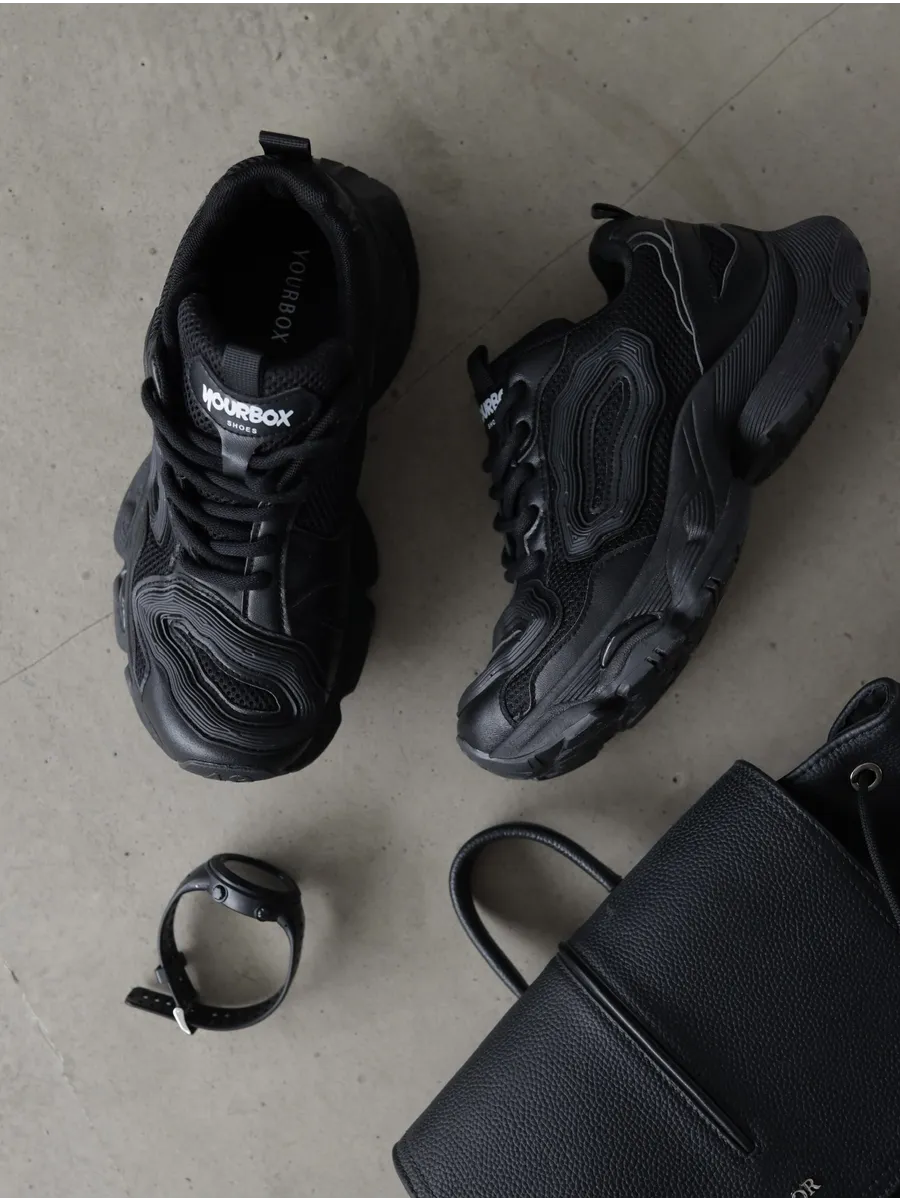 Кроссовки на высокой подошве повседневные