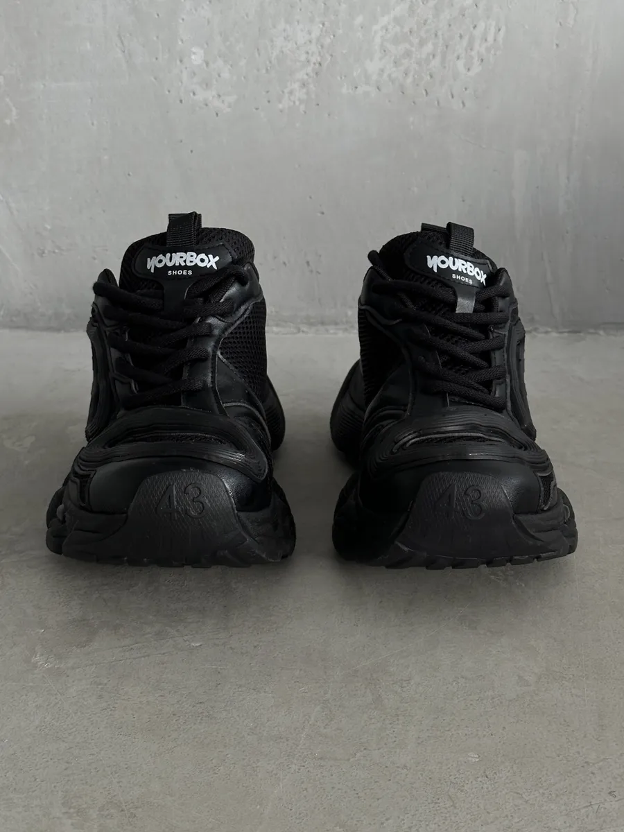 Кроссовки на высокой подошве повседневные