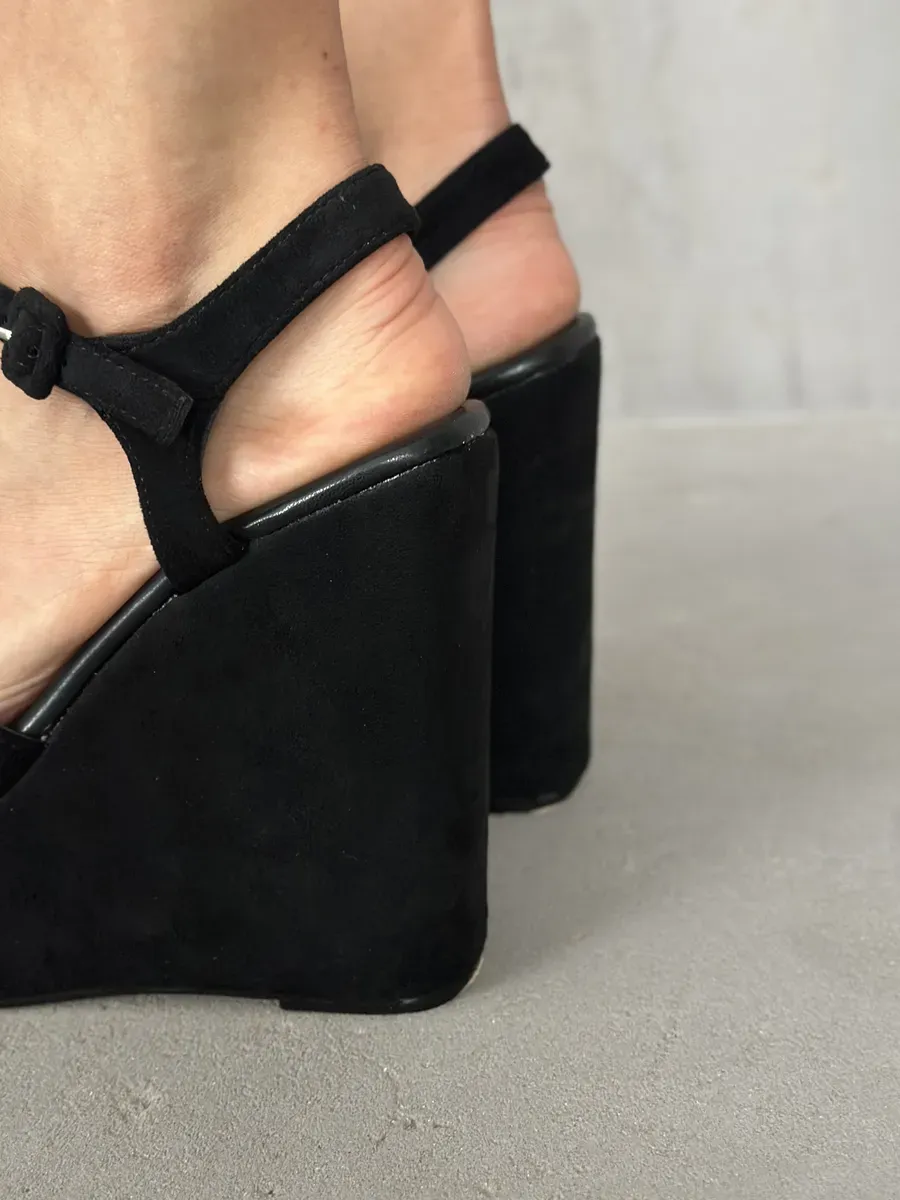 Босоножки женские экозамша