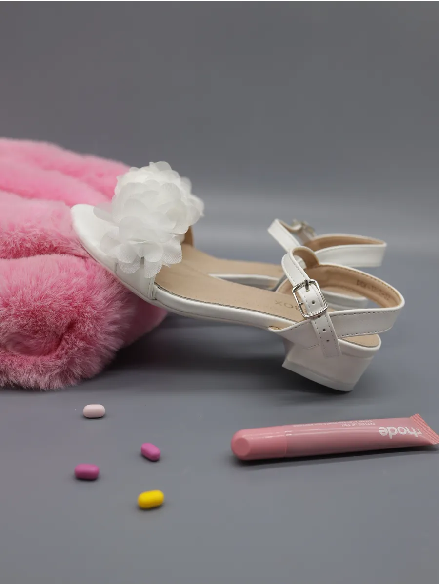 Летние босоножки подростковые на низком каблуке