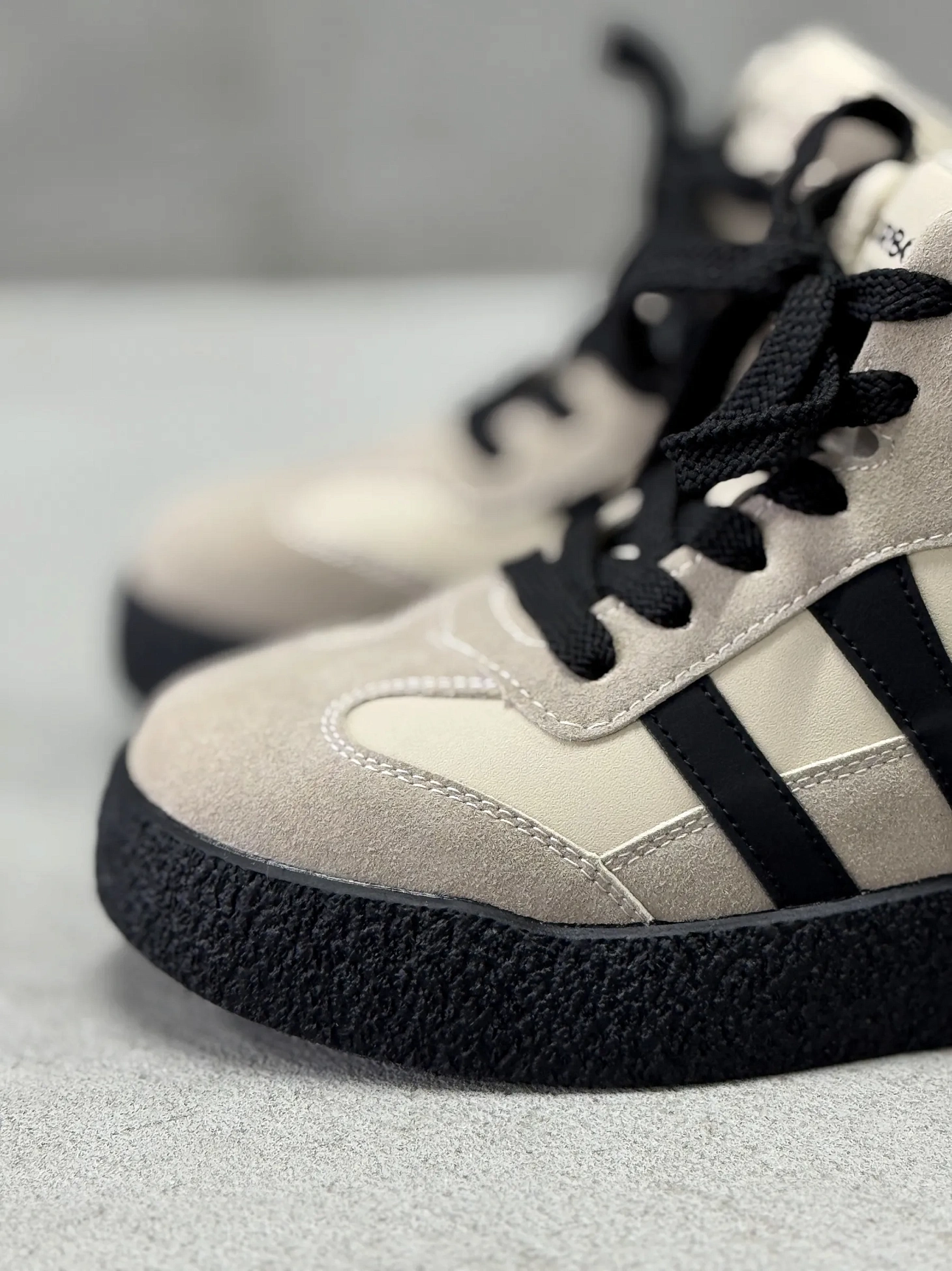 Демисезонные ботинки высокие на платформе