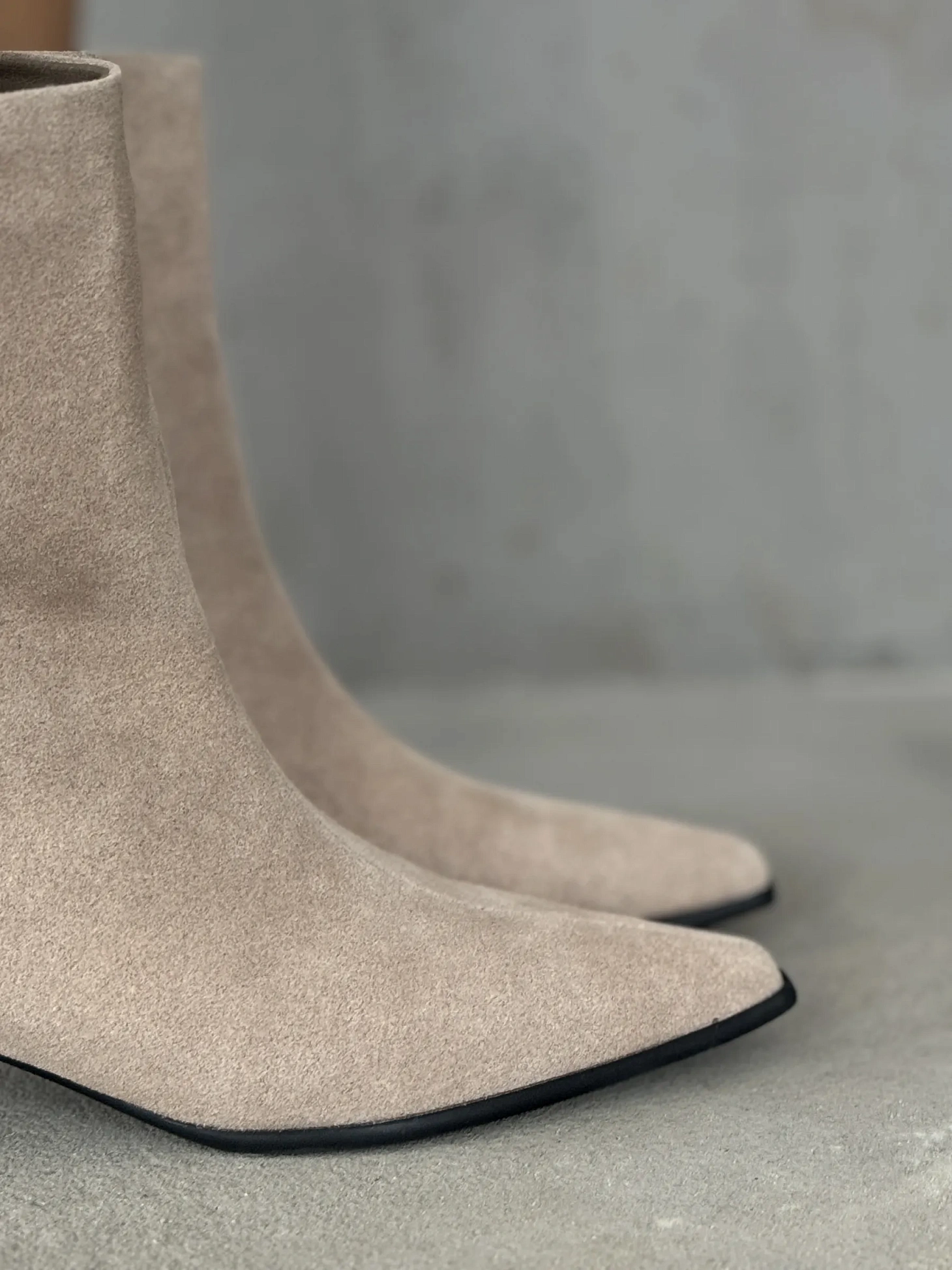 Ботильоны женские демисезонные на каблуке с острым носом