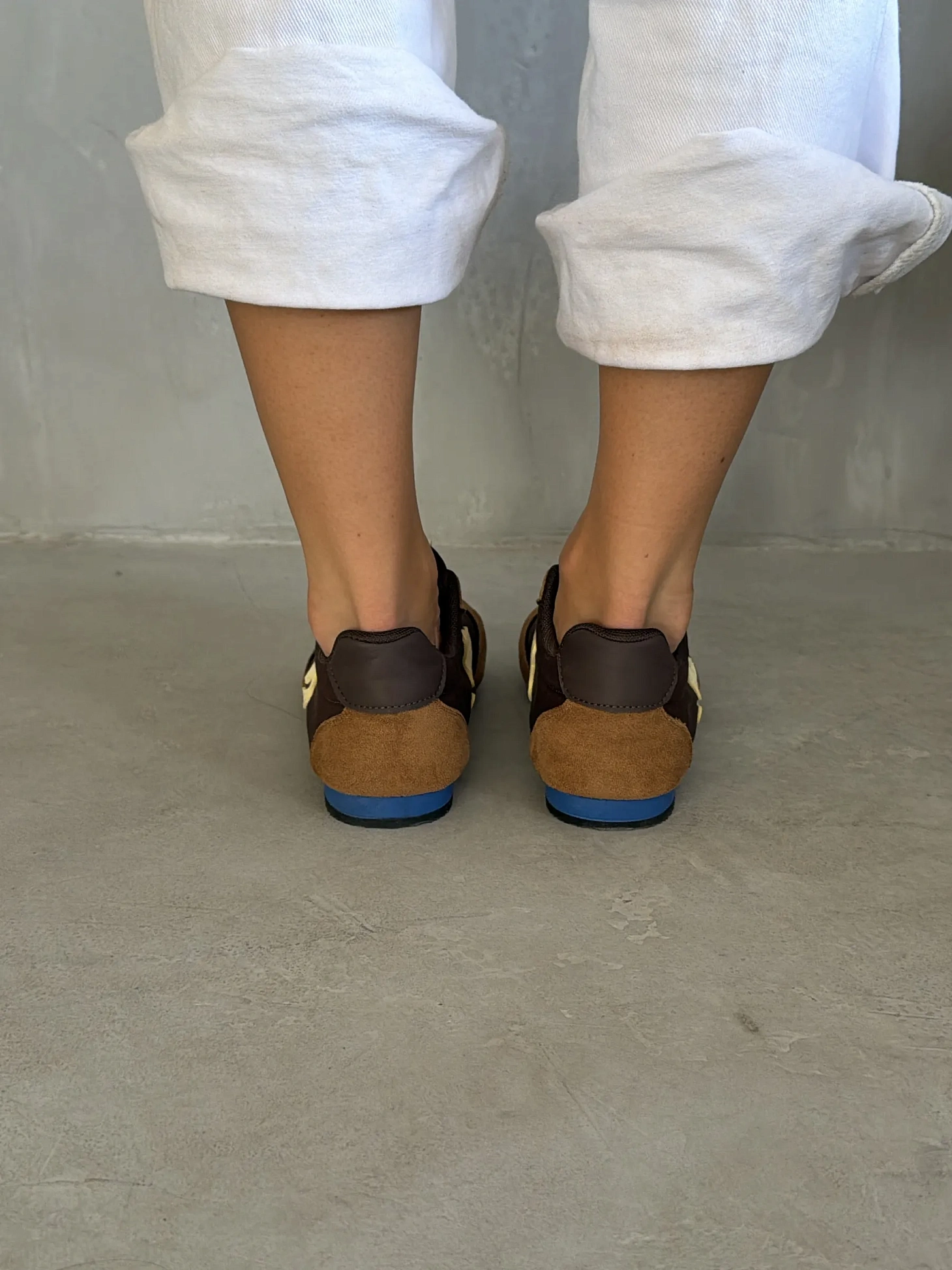 Кроссовки женские весна дышащие спортивные