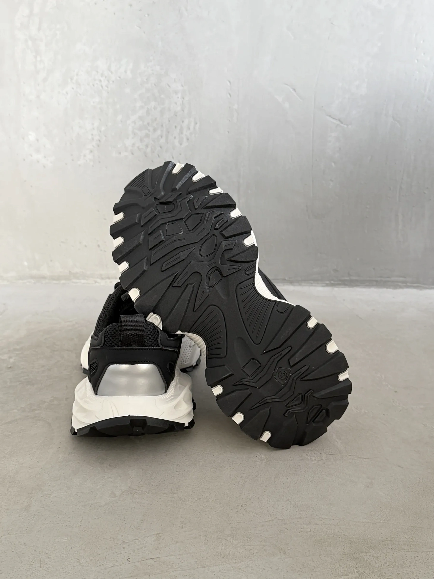 Демисезонные кроссовки спортивные