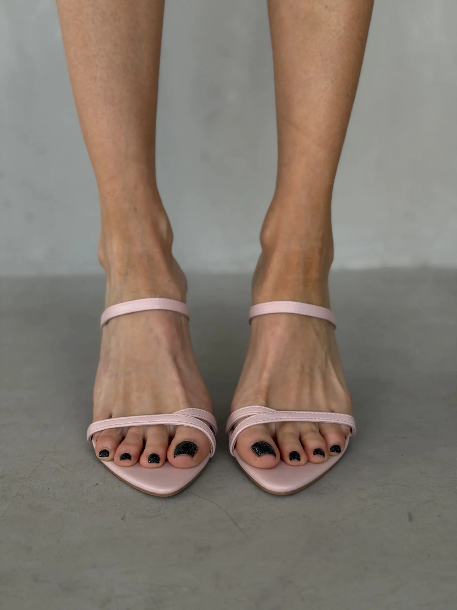 Летние босоножки на шпильке