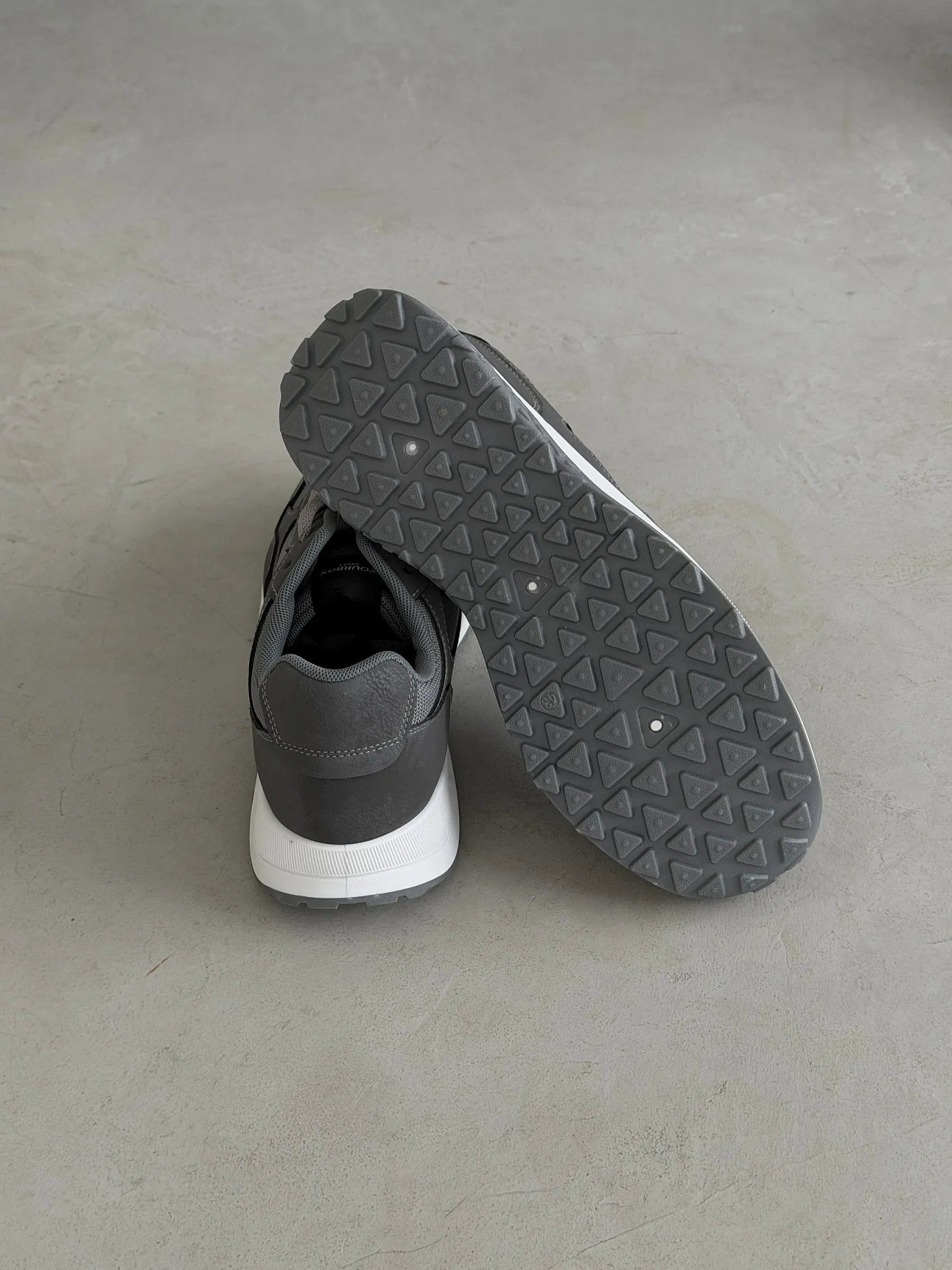 Демисезонные кроссовки спортивные