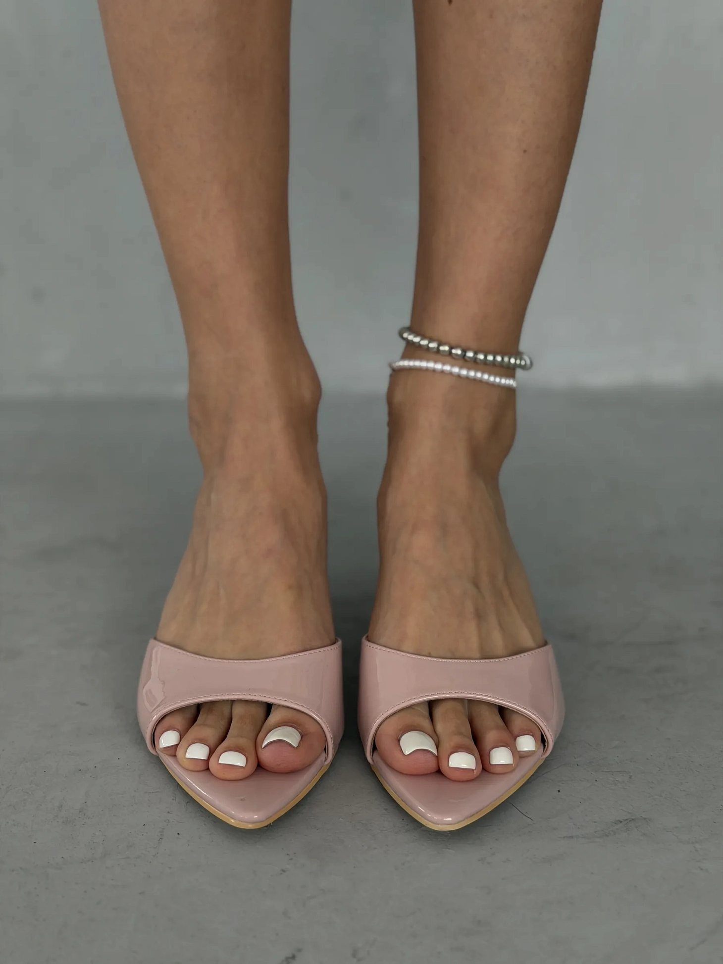 Летние босоножки женские на низком каблуке шпильке