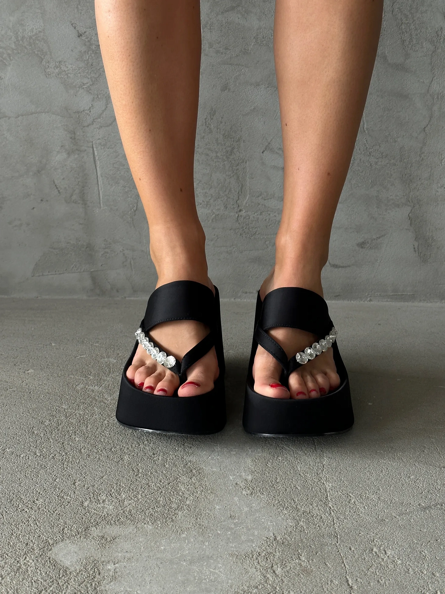 Летние босоножки женские на танкетке