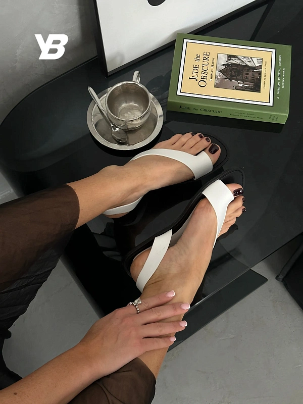 Летние босоножки женские через палец на плоской подошве