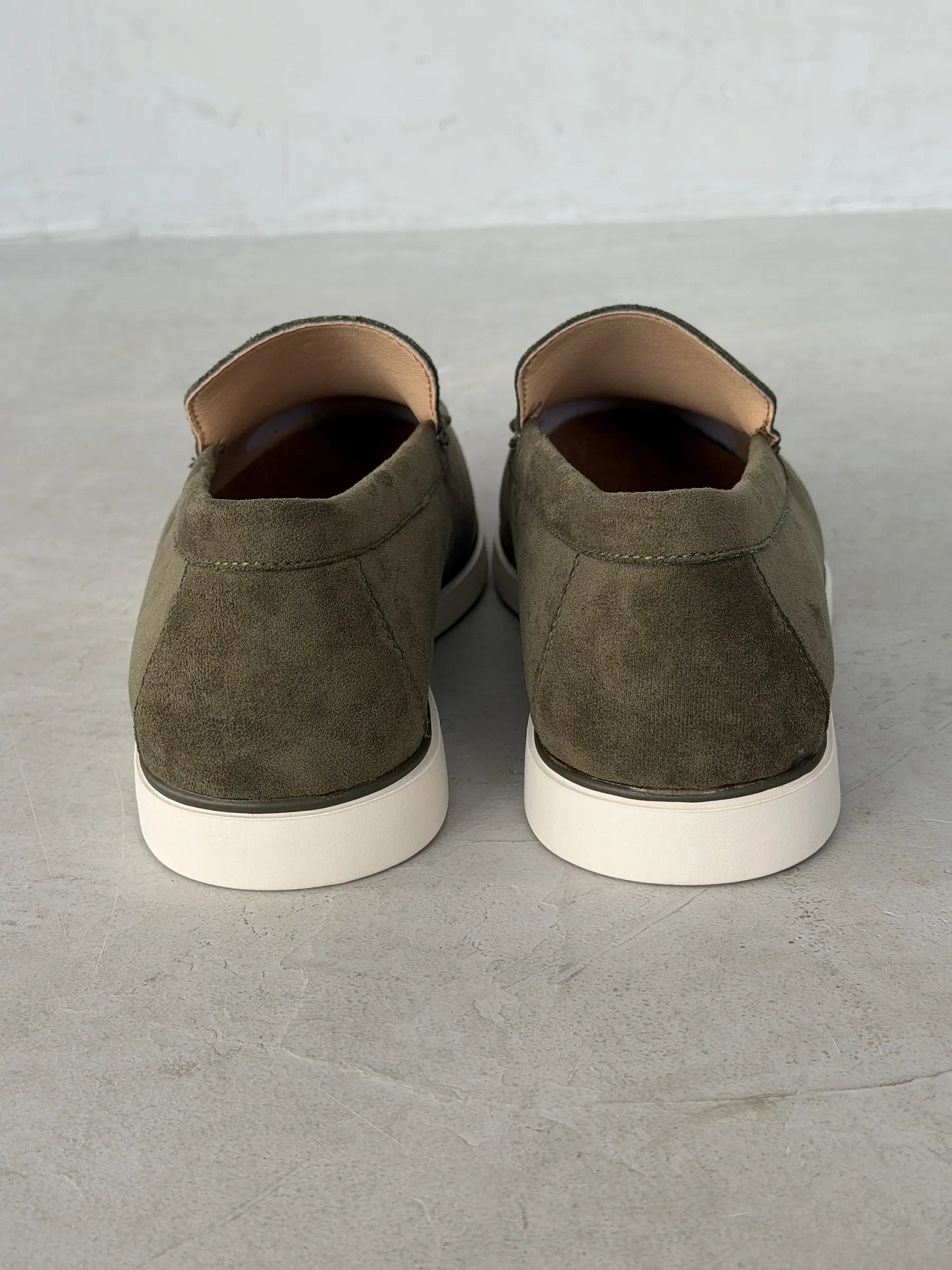 Замшевые лоферы мужские классические на платформе