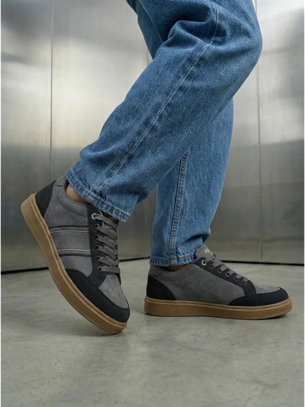 Демисезонные кроссовки на тонкой подошве