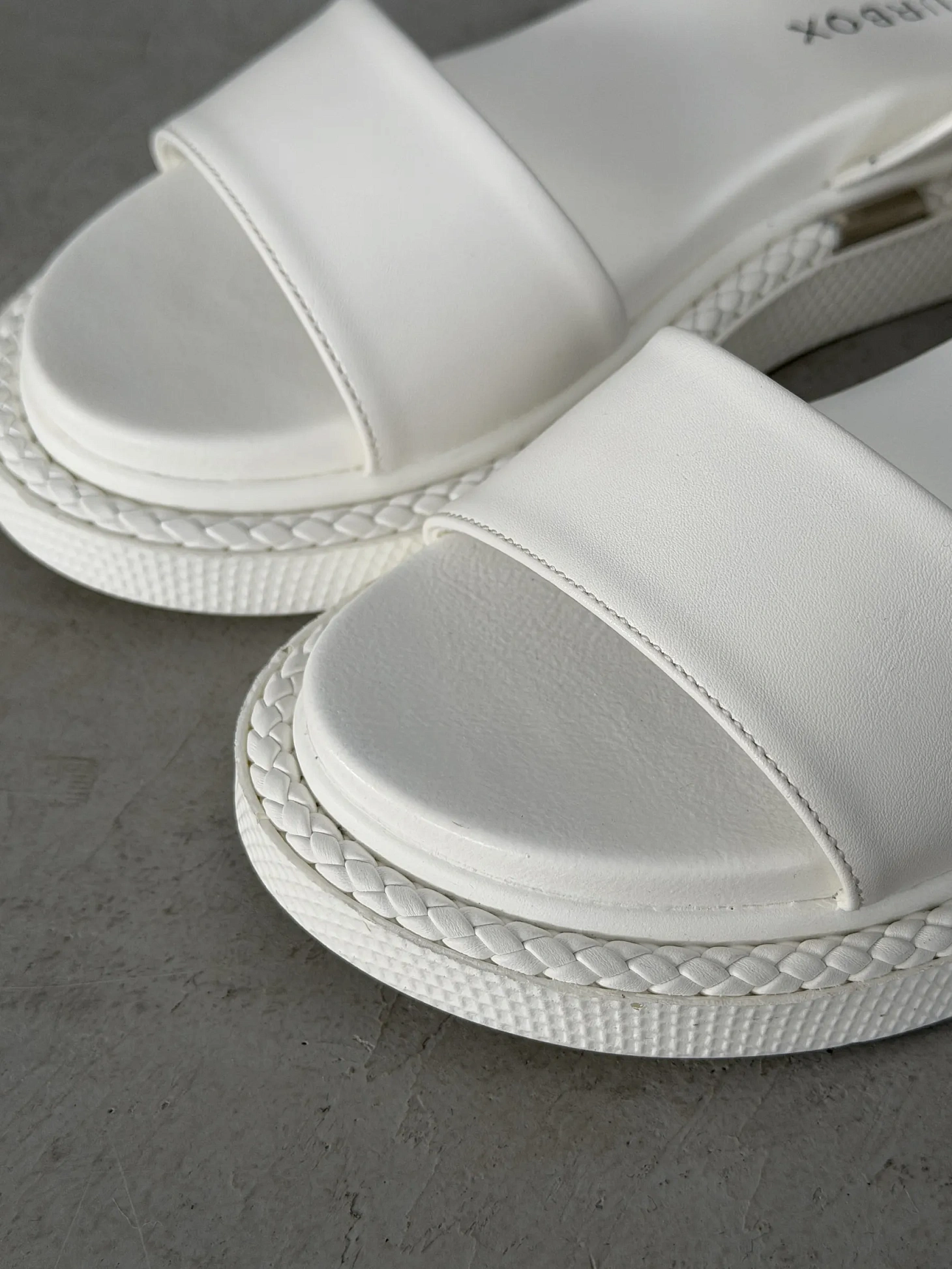 Летние босоножки на платформе