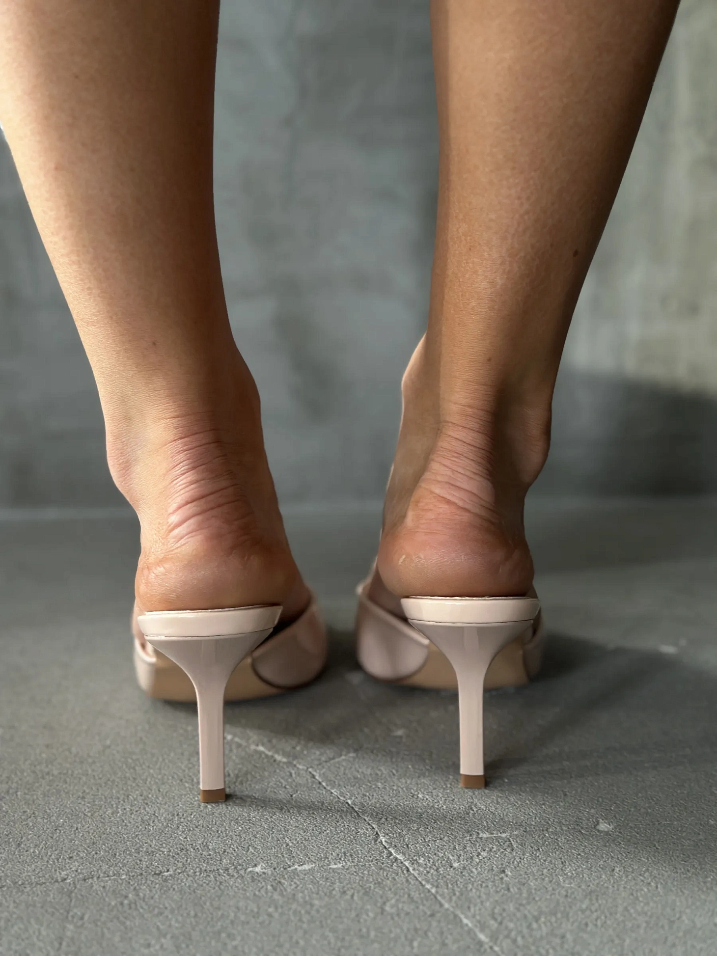 Летние босоножки на шпильке