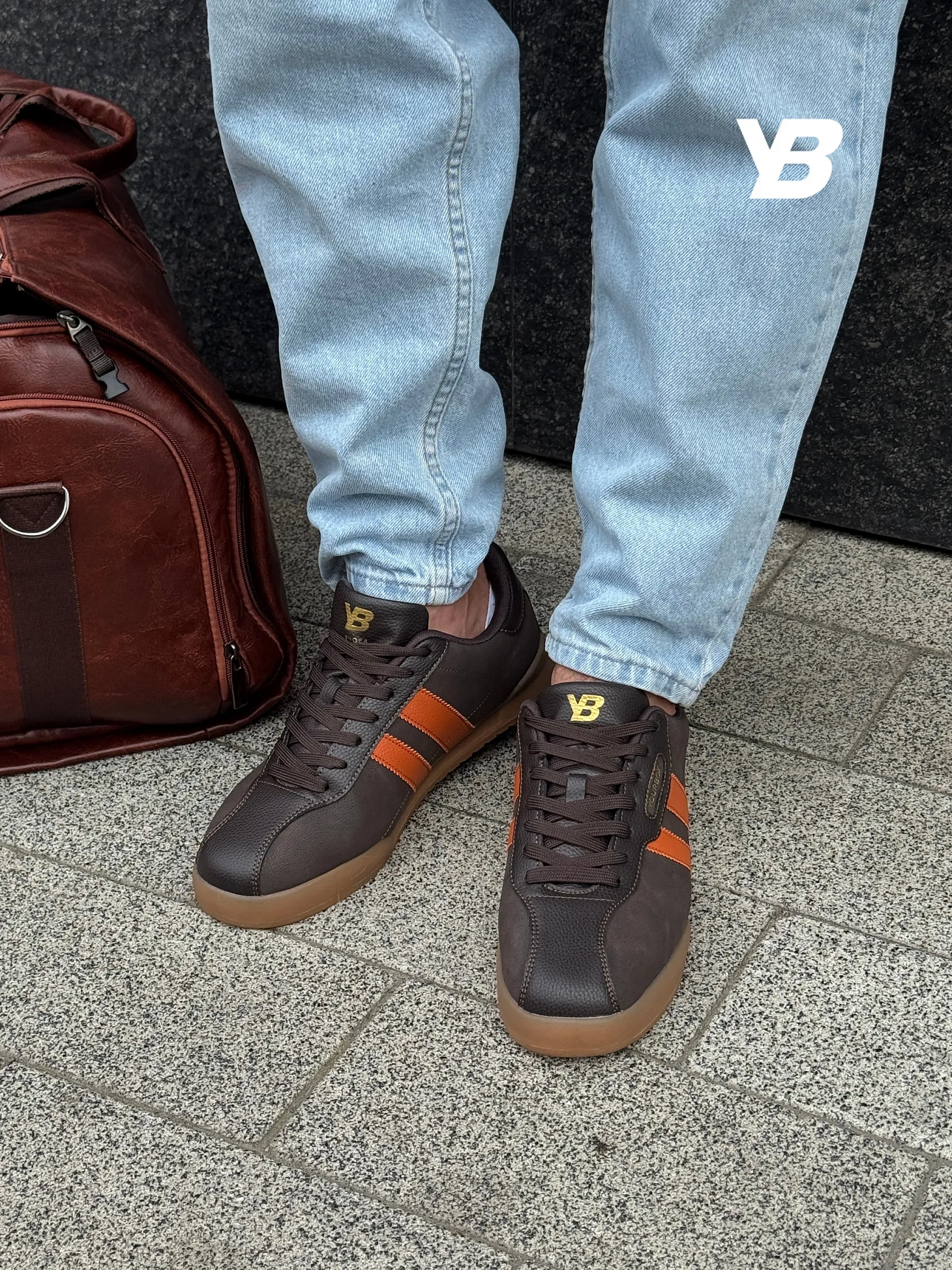 Демисезонные кроссовки на тонкой подошве