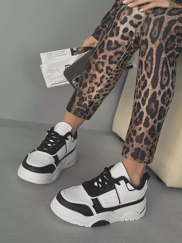 Кроссовки на платформе повседневные