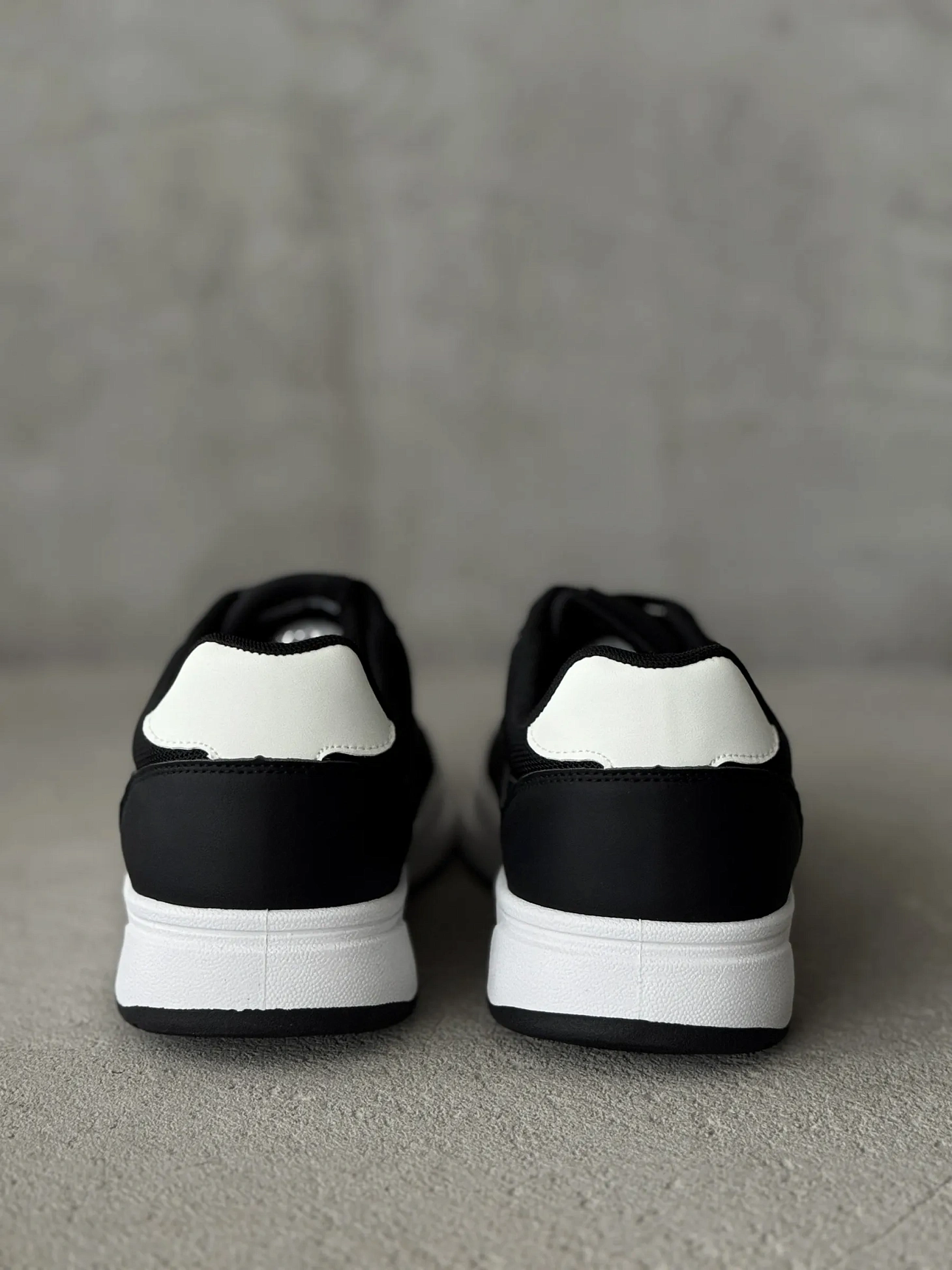 Демисезонные кроссовки спортивные