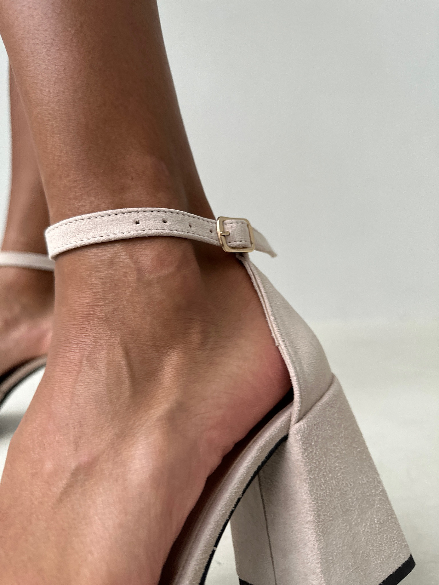 Босоножки женские замша