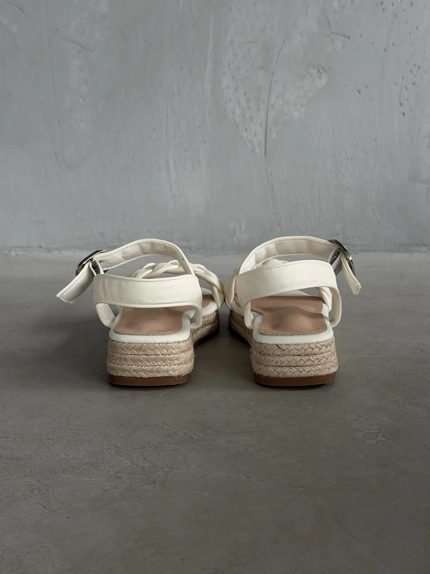 Летние босоножки подростковые на танкетке