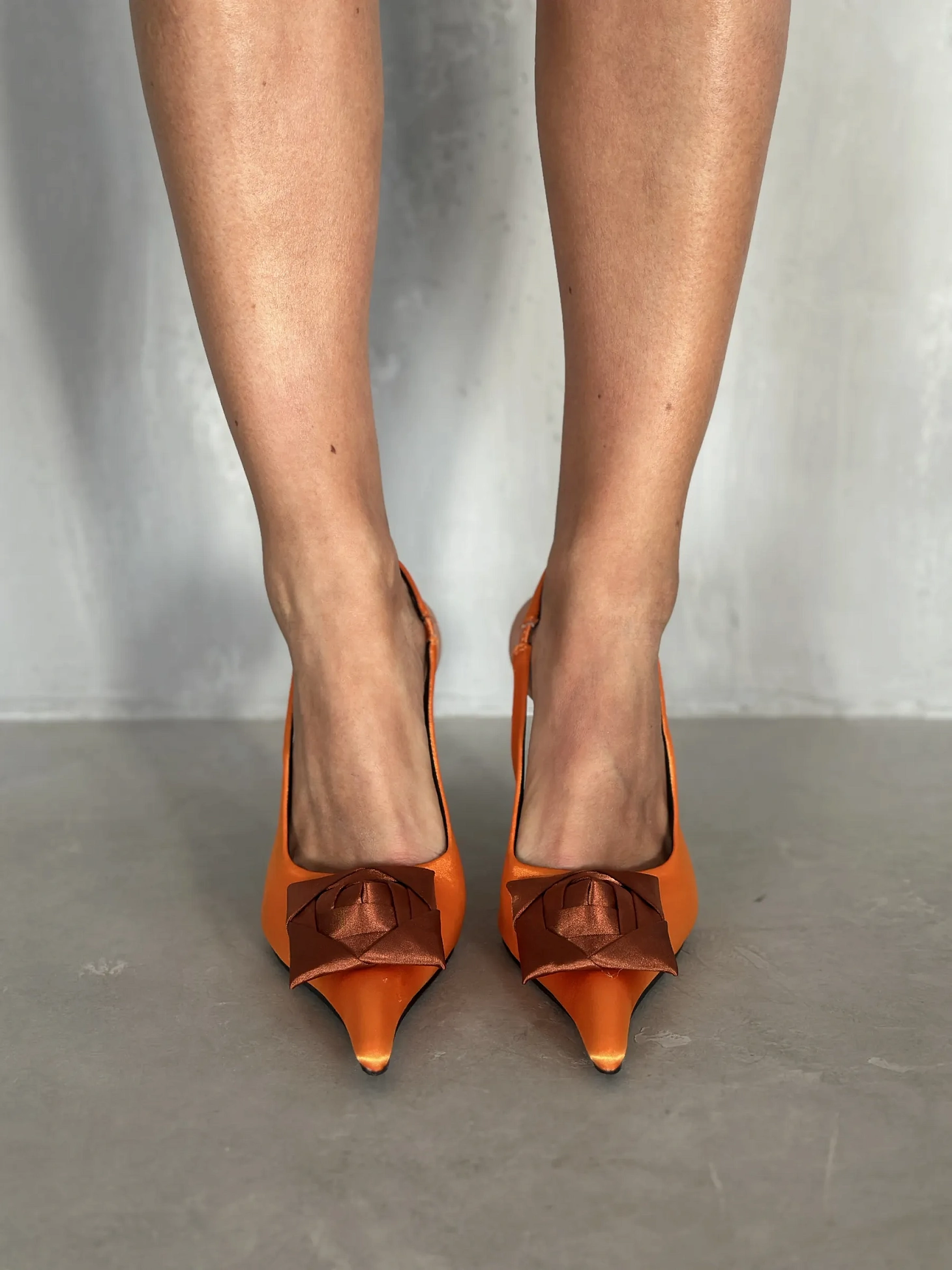 Туфли на каблуке с открытой пяткой лодочки