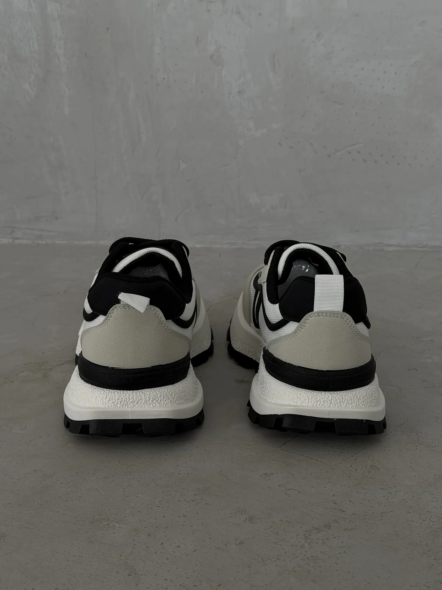 Демисезонные кроссовки спортивные