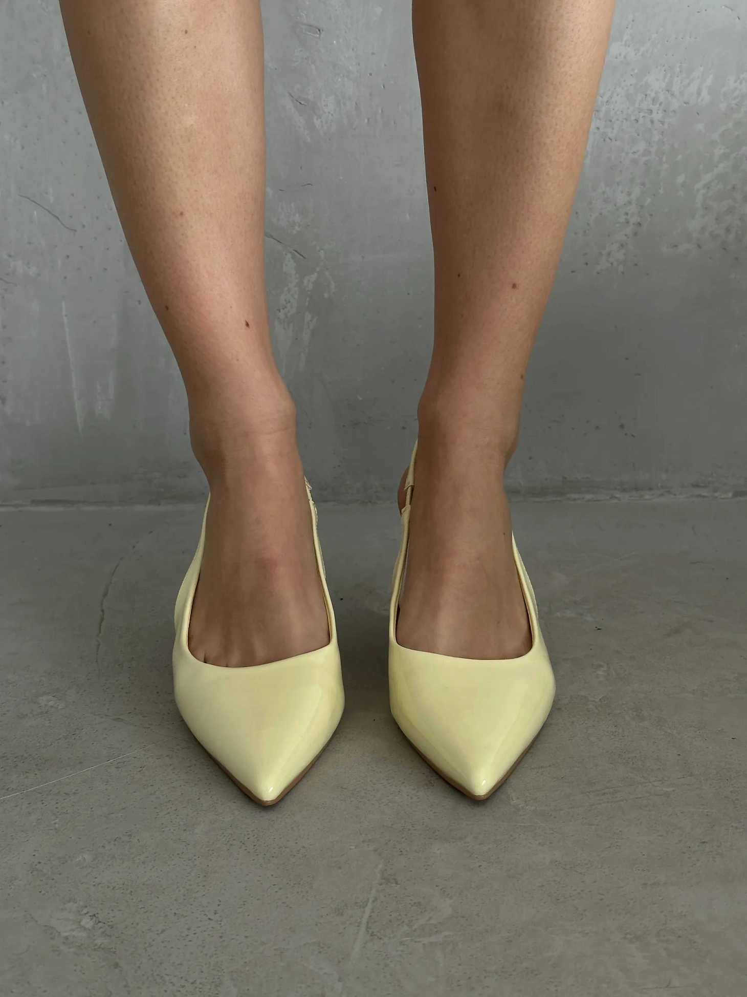 Туфли на каблуке с открытой пяткой лодочки