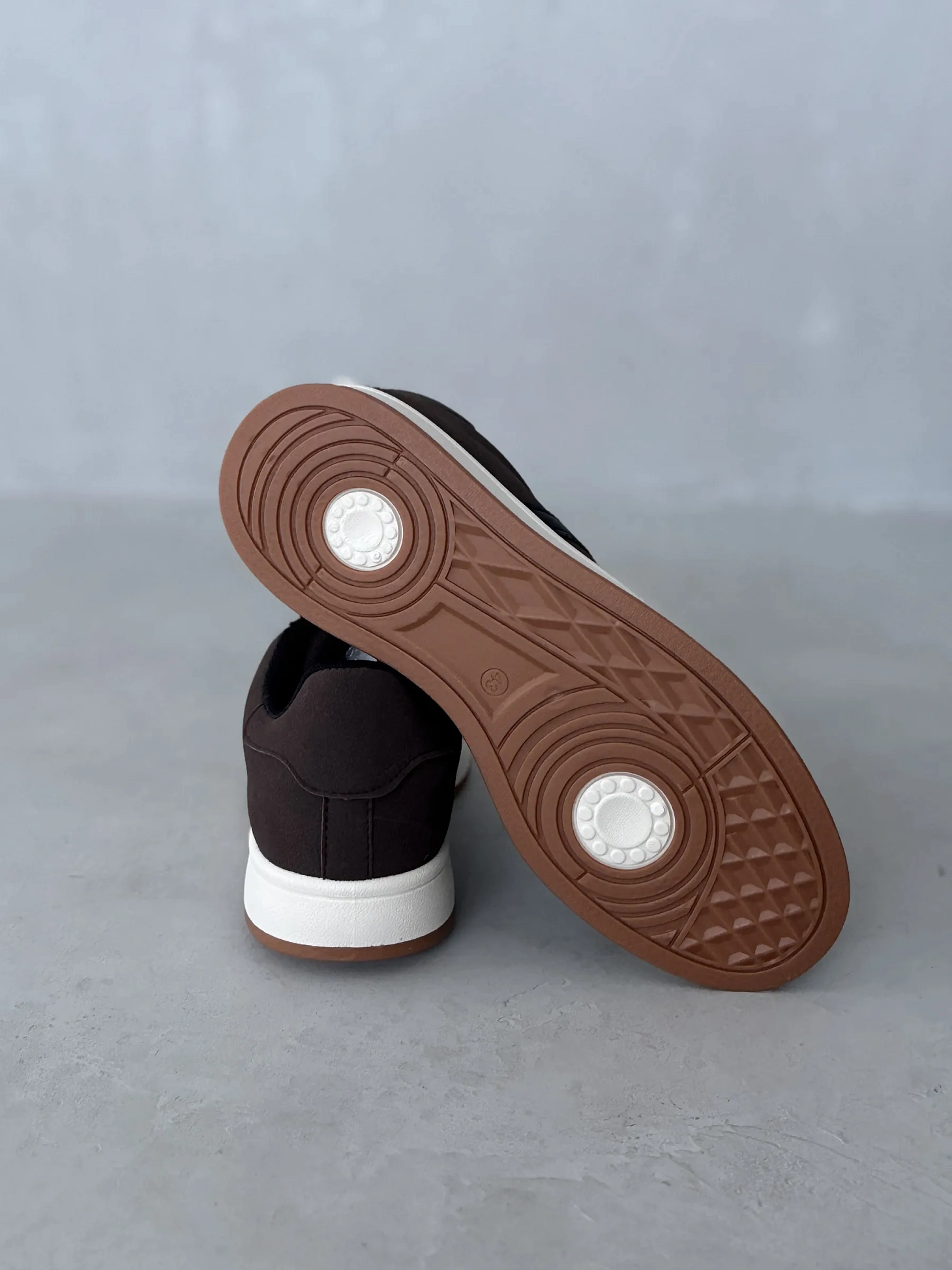 Демисезонные кроссовки спортивные