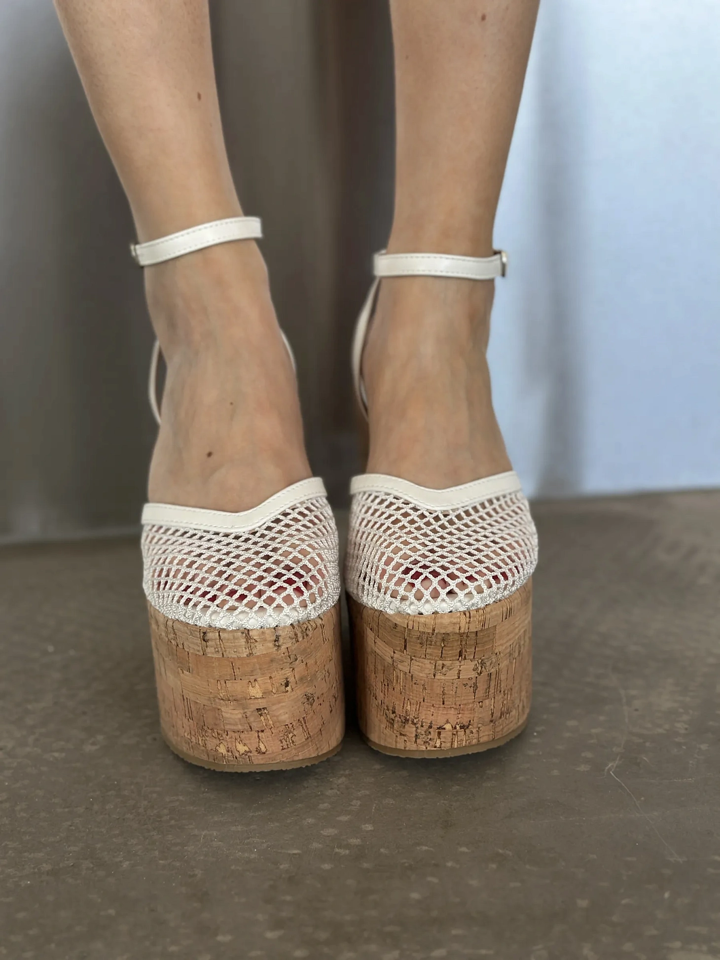 Летние босоножки на платформе танкетка