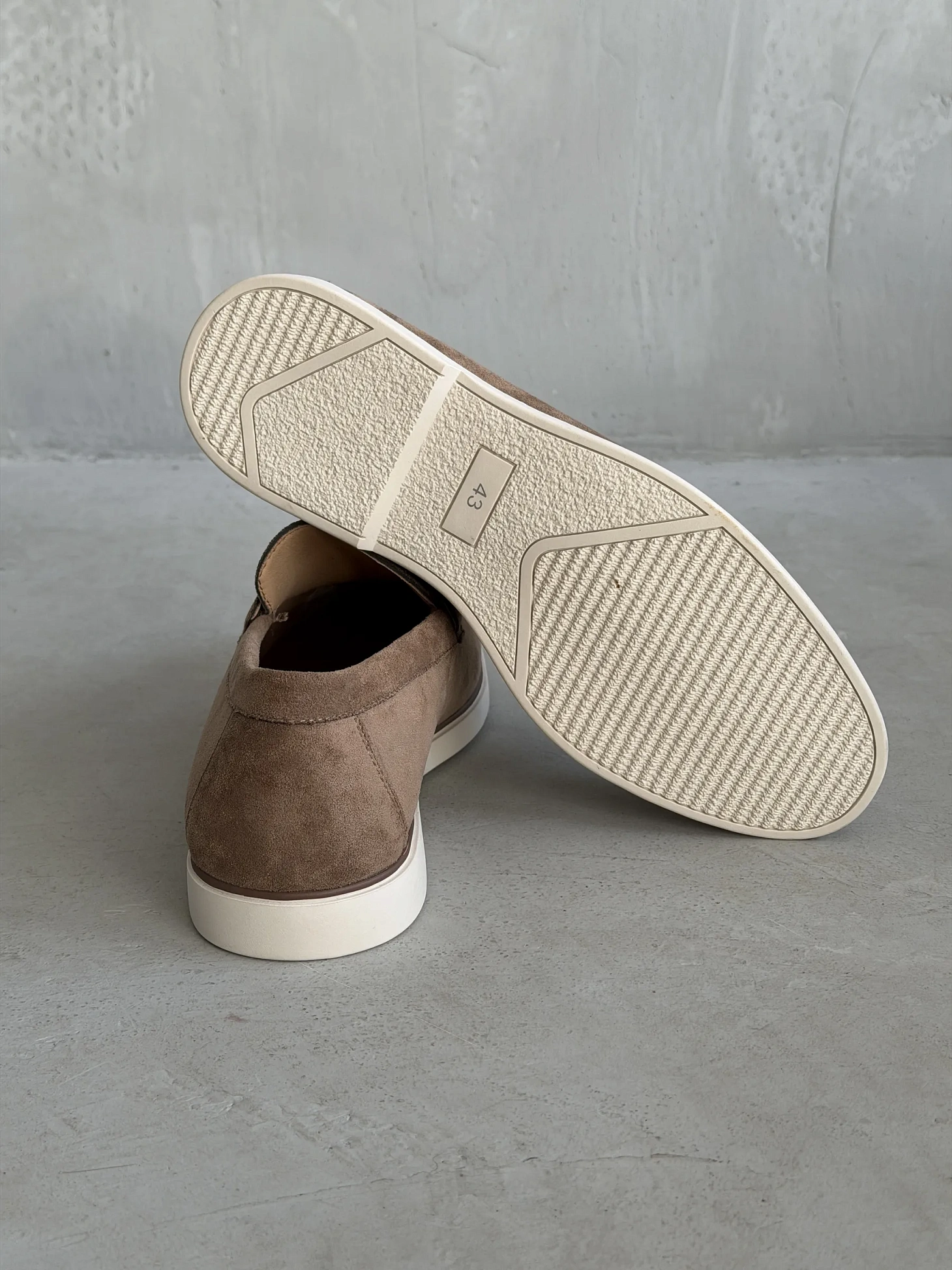 Замшевые лоферы мужские классические на платформе