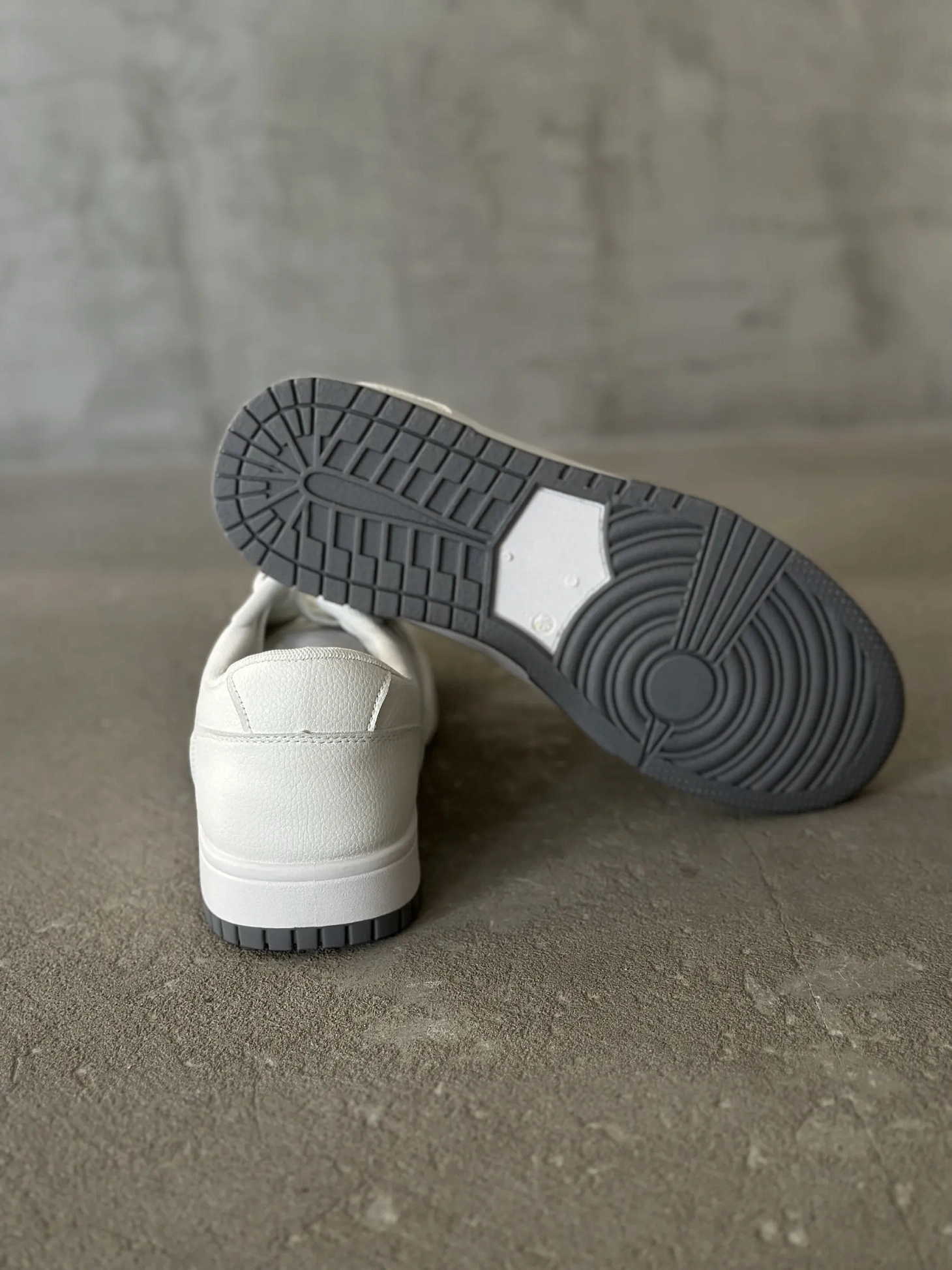 Демисезонные кроссовки мужские спортивные