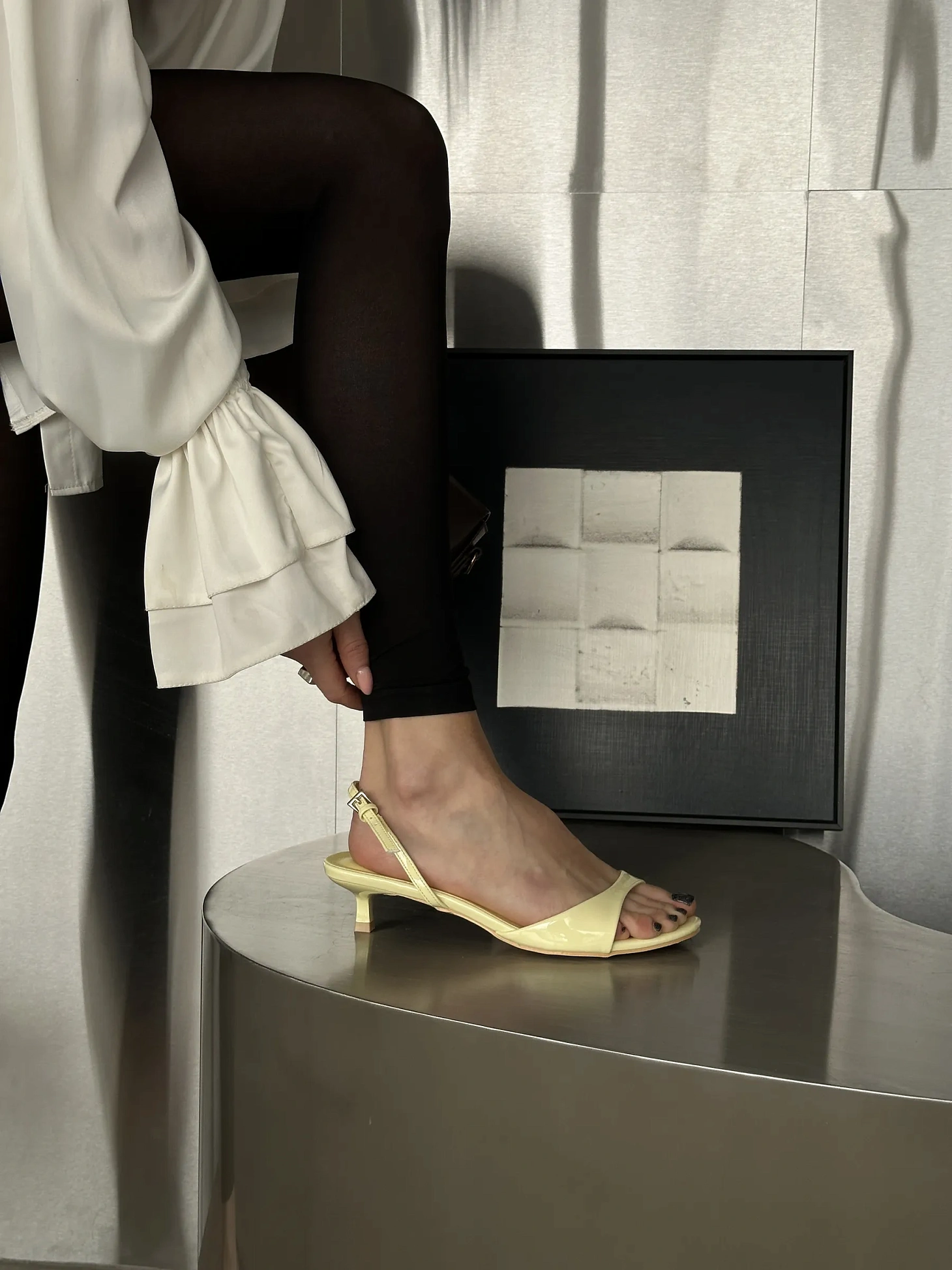 Летние босоножки на низком каблуке