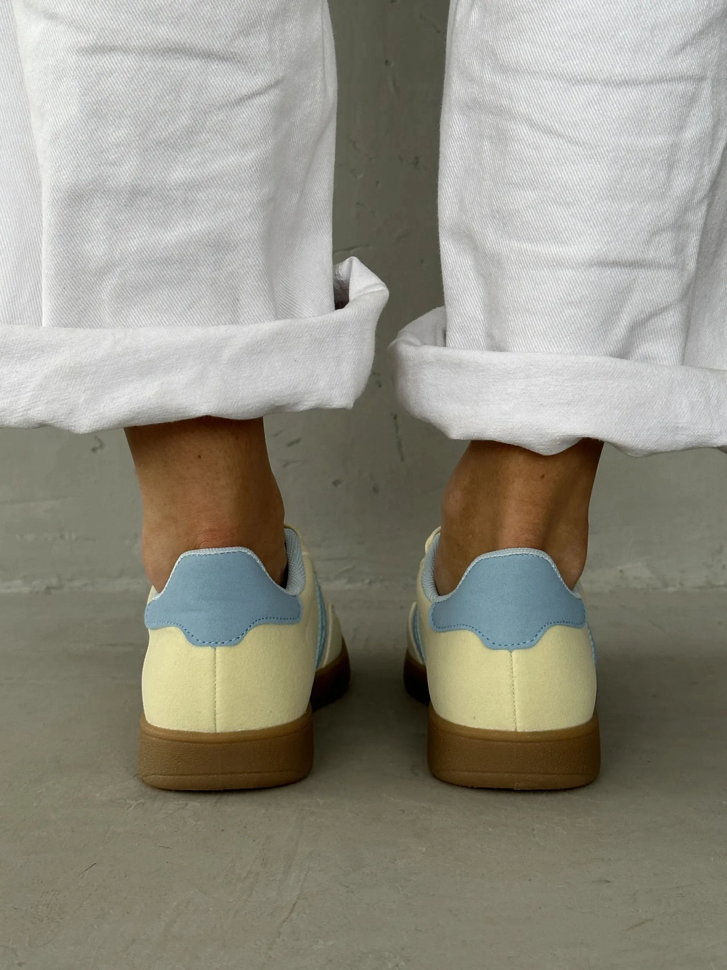 Кроссовки женские весна дышащие спортивные