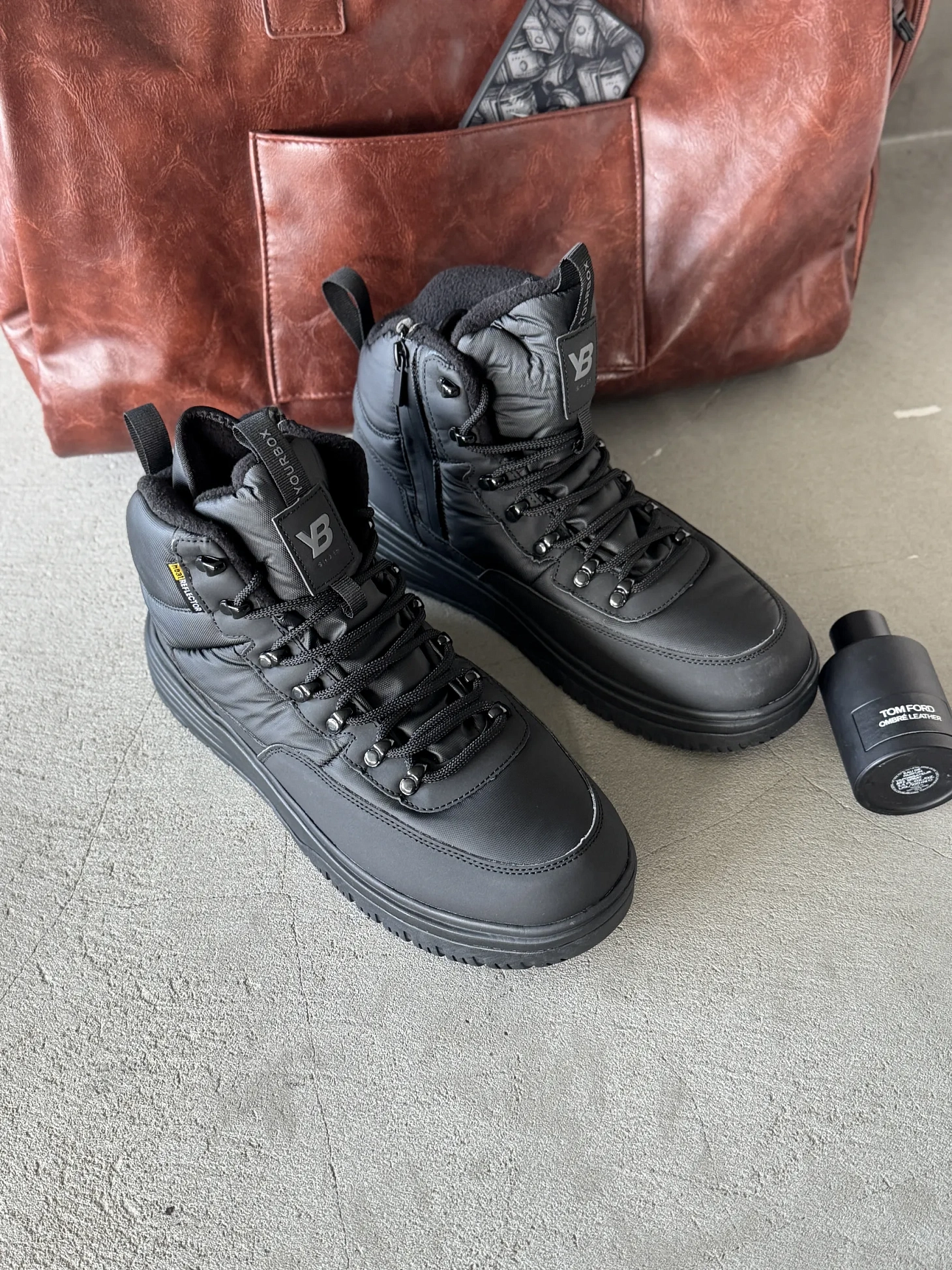 Зимние дутики на шнуровке высокие кроссовки