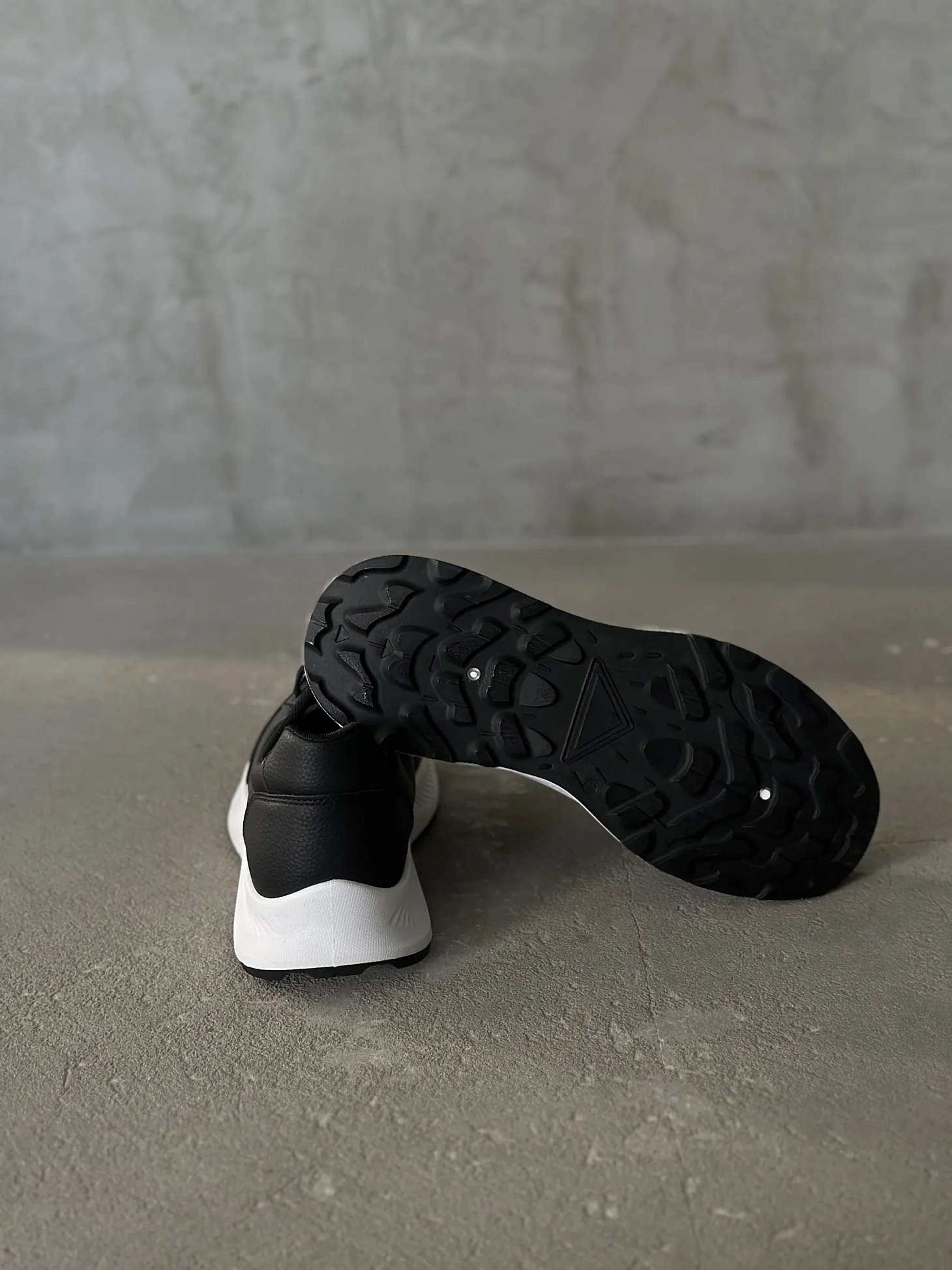 Демисезонные кроссовки мужские спортивные