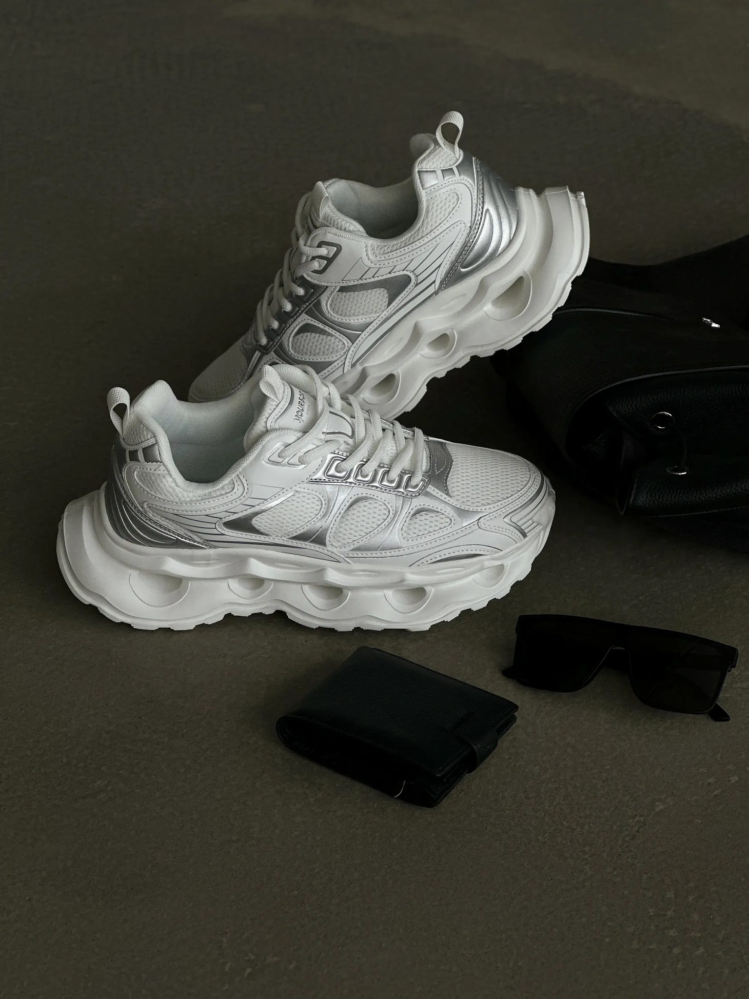 Демисезонные кроссовки мужские спортивные