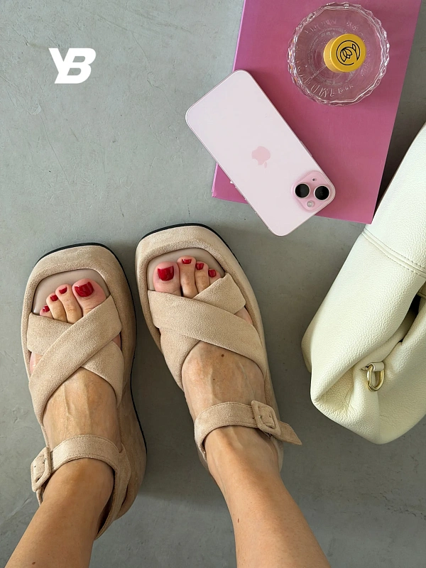 Летние босоножки женские на танкетке