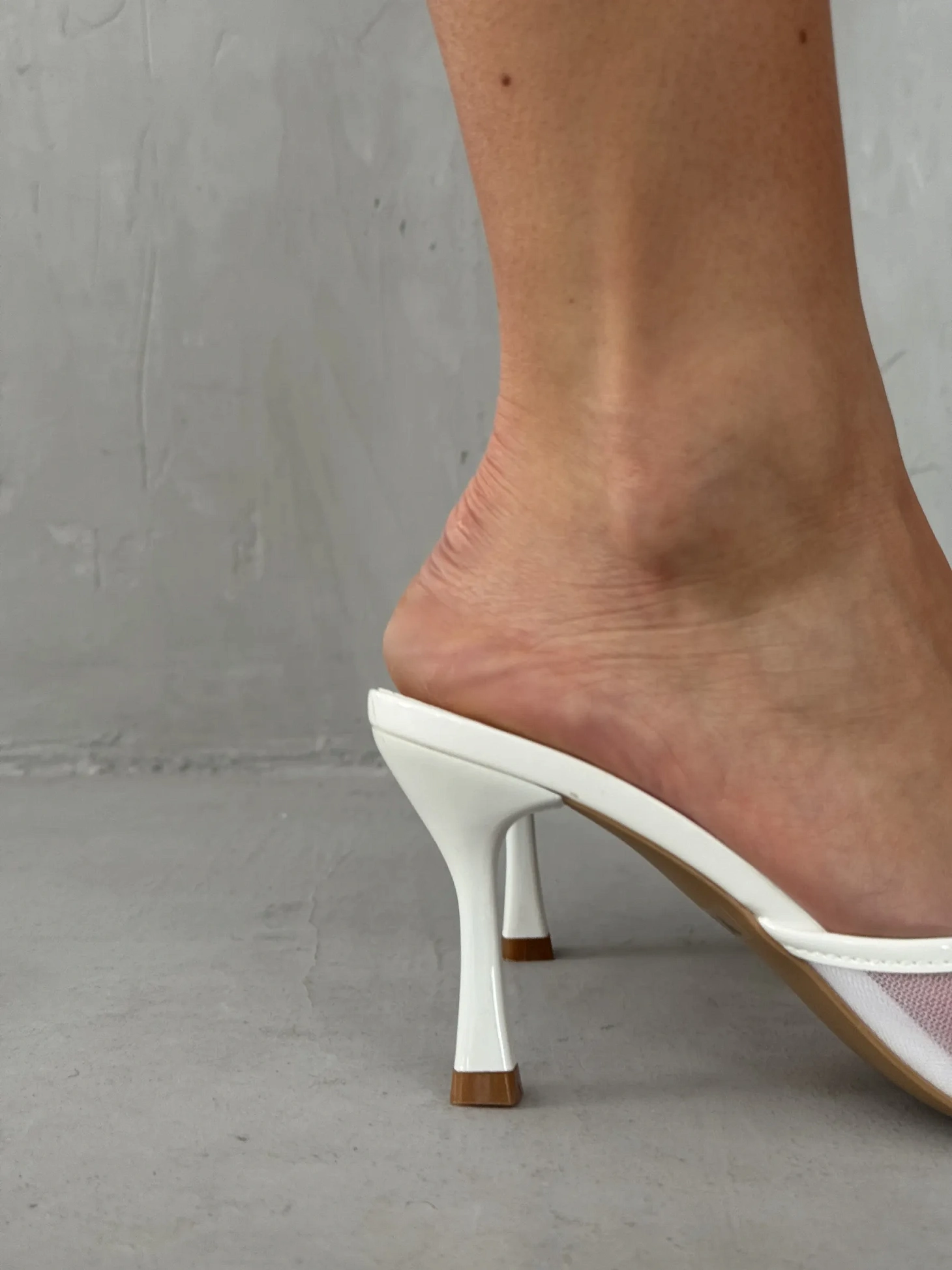 Летние босоножки на шпильке