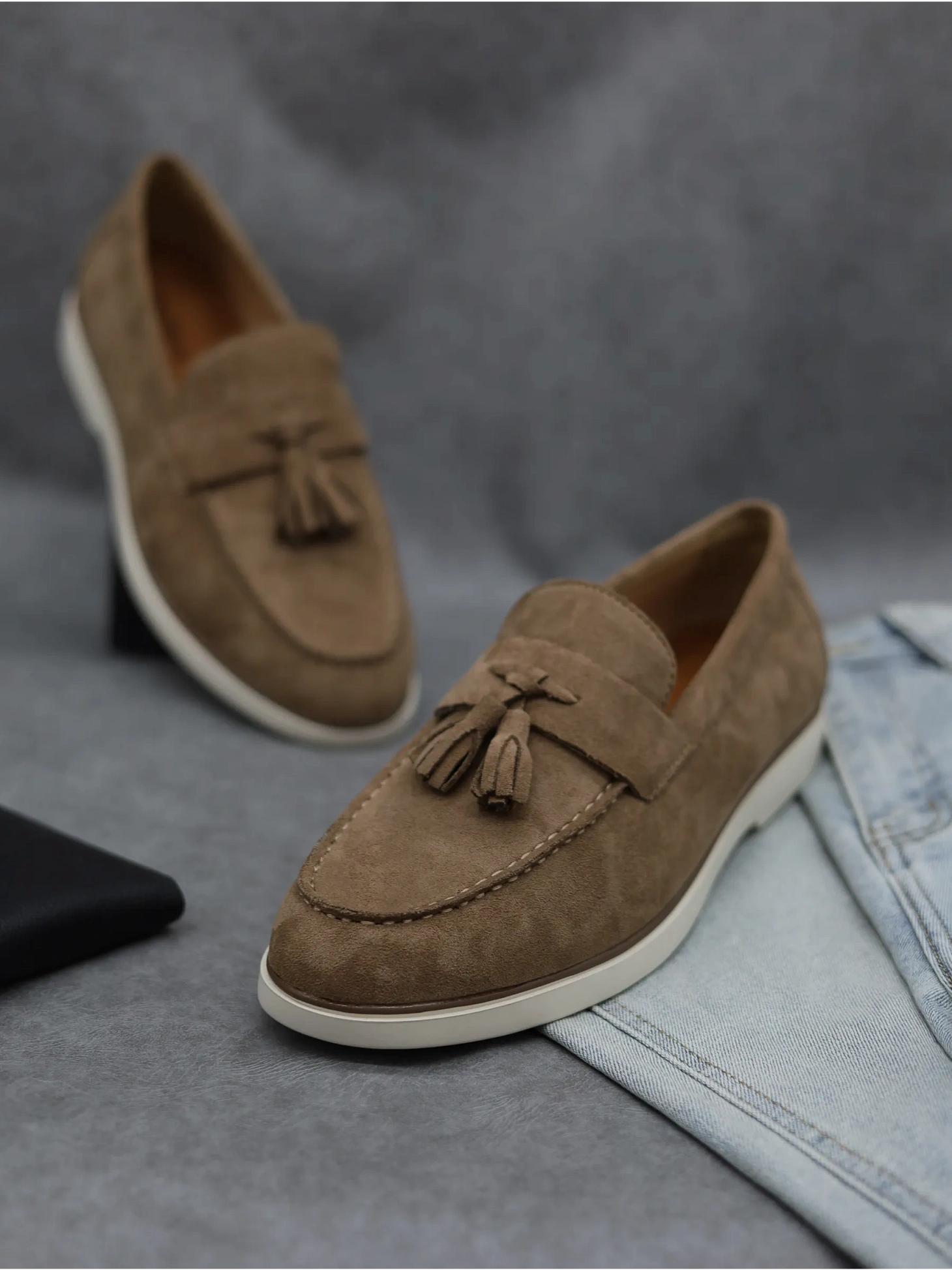 Замшевые лоферы мужские классические на платформе