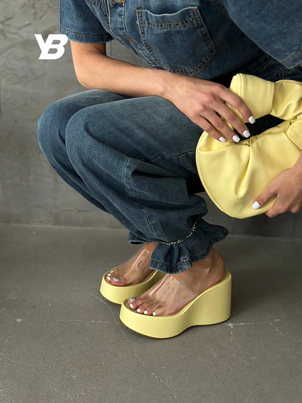 Летние босоножки женские на танкетке