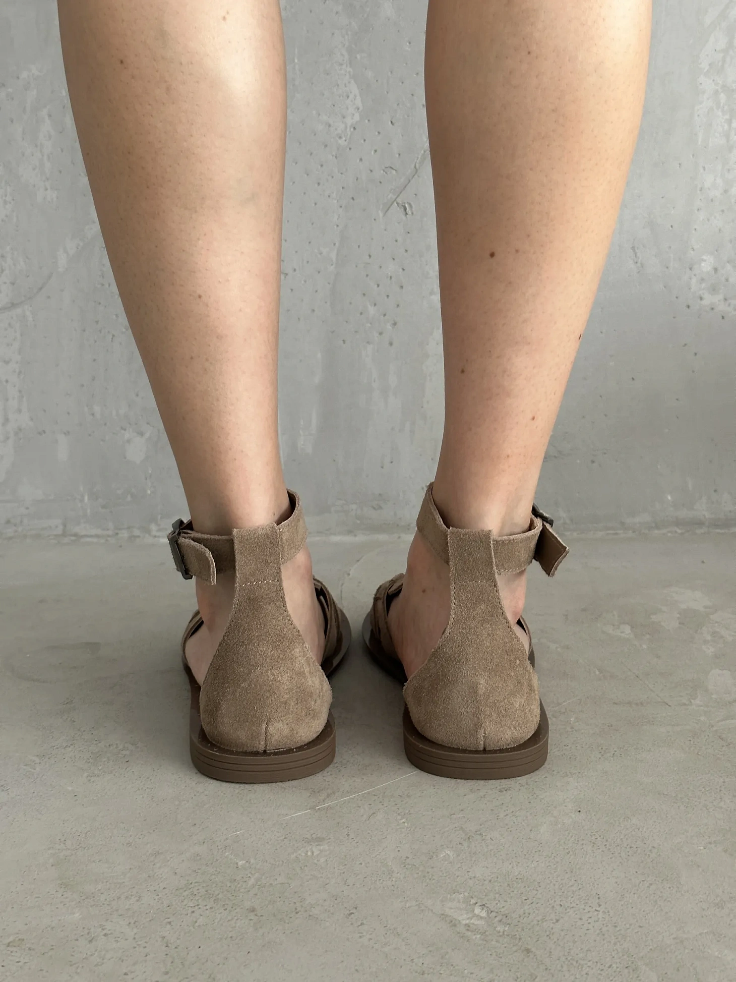 Летние босоножки женские с закрытой пяткой