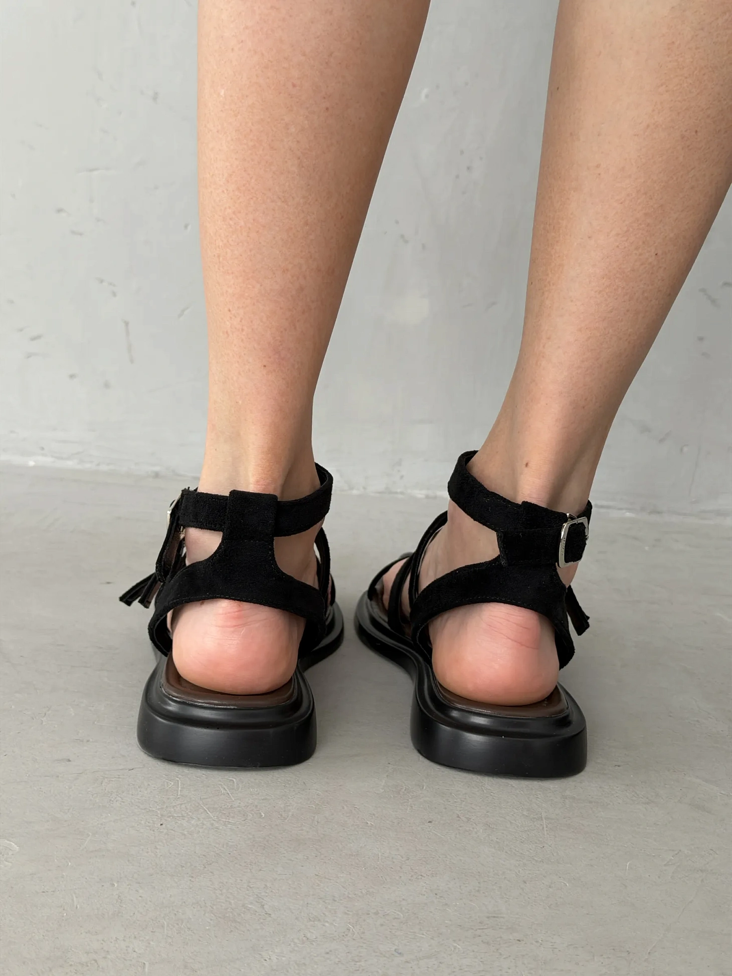 Летние босоножки на тонкой подошве