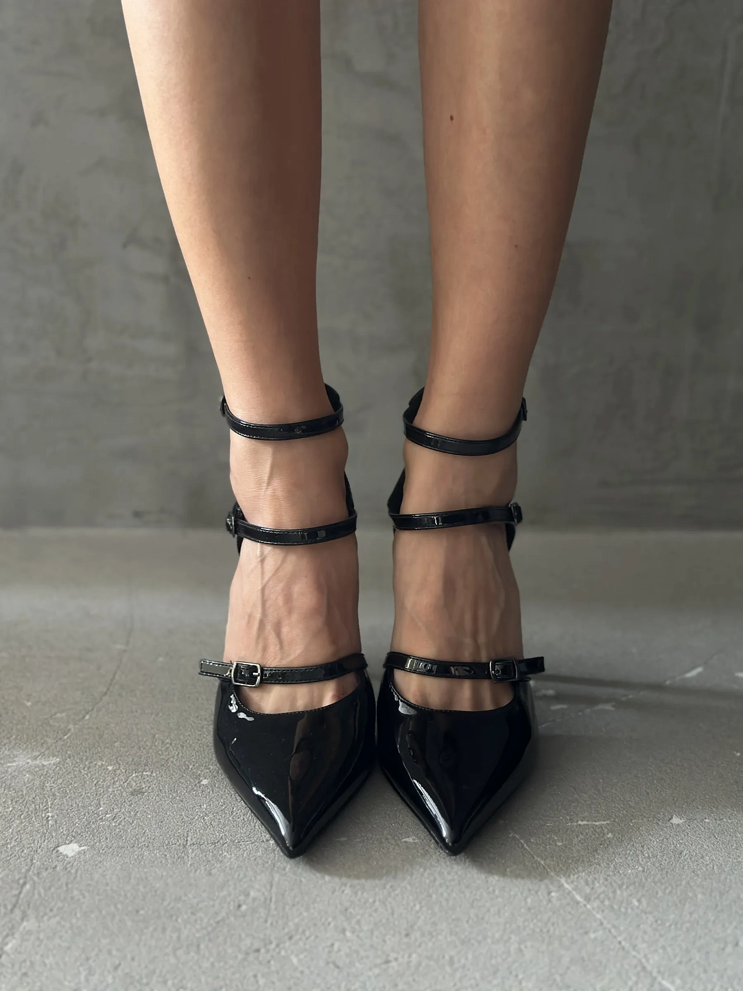 Туфли женские на каблуке с закрытой пяткой вечерние