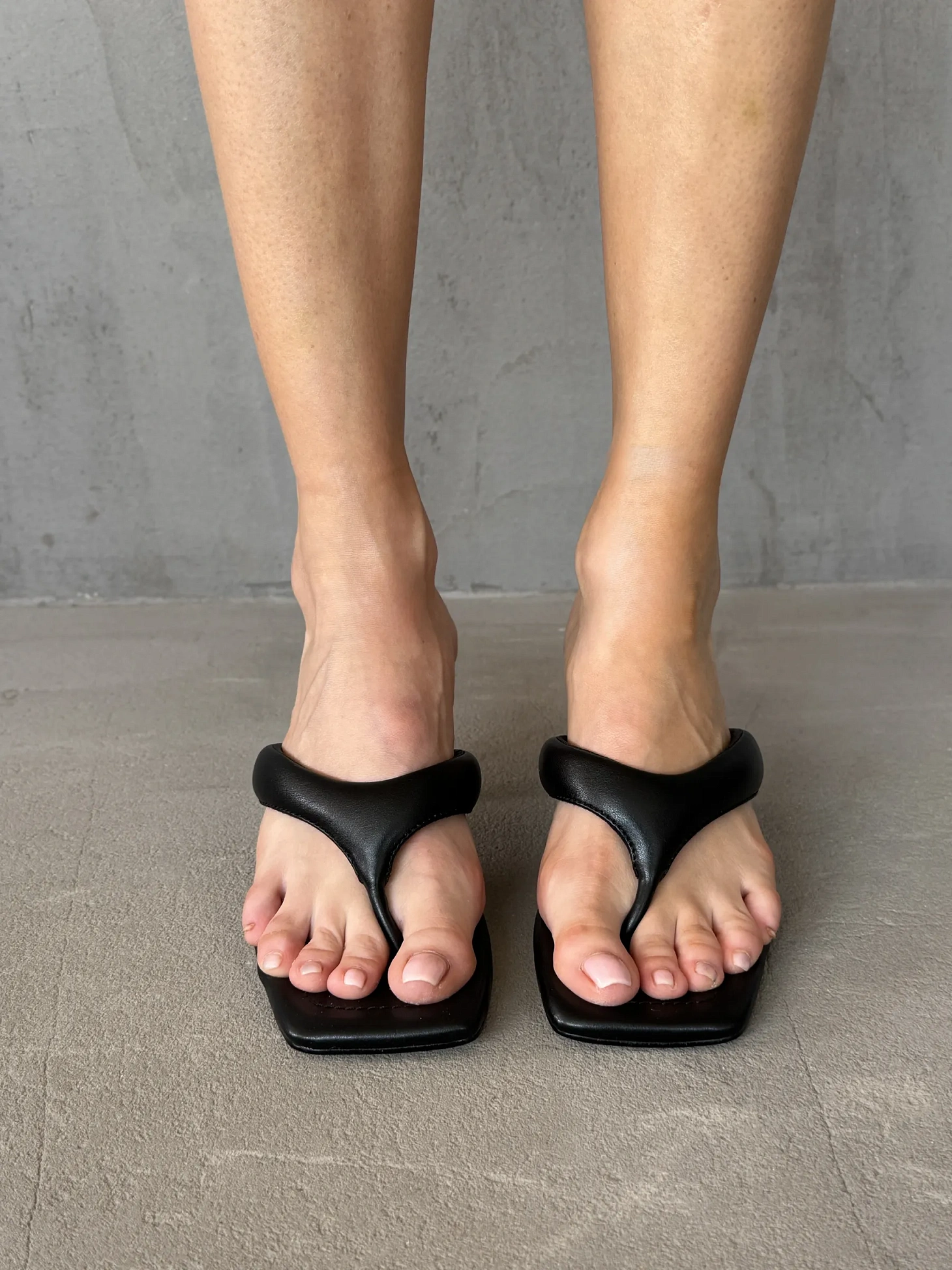 Летние босоножки на шпильке