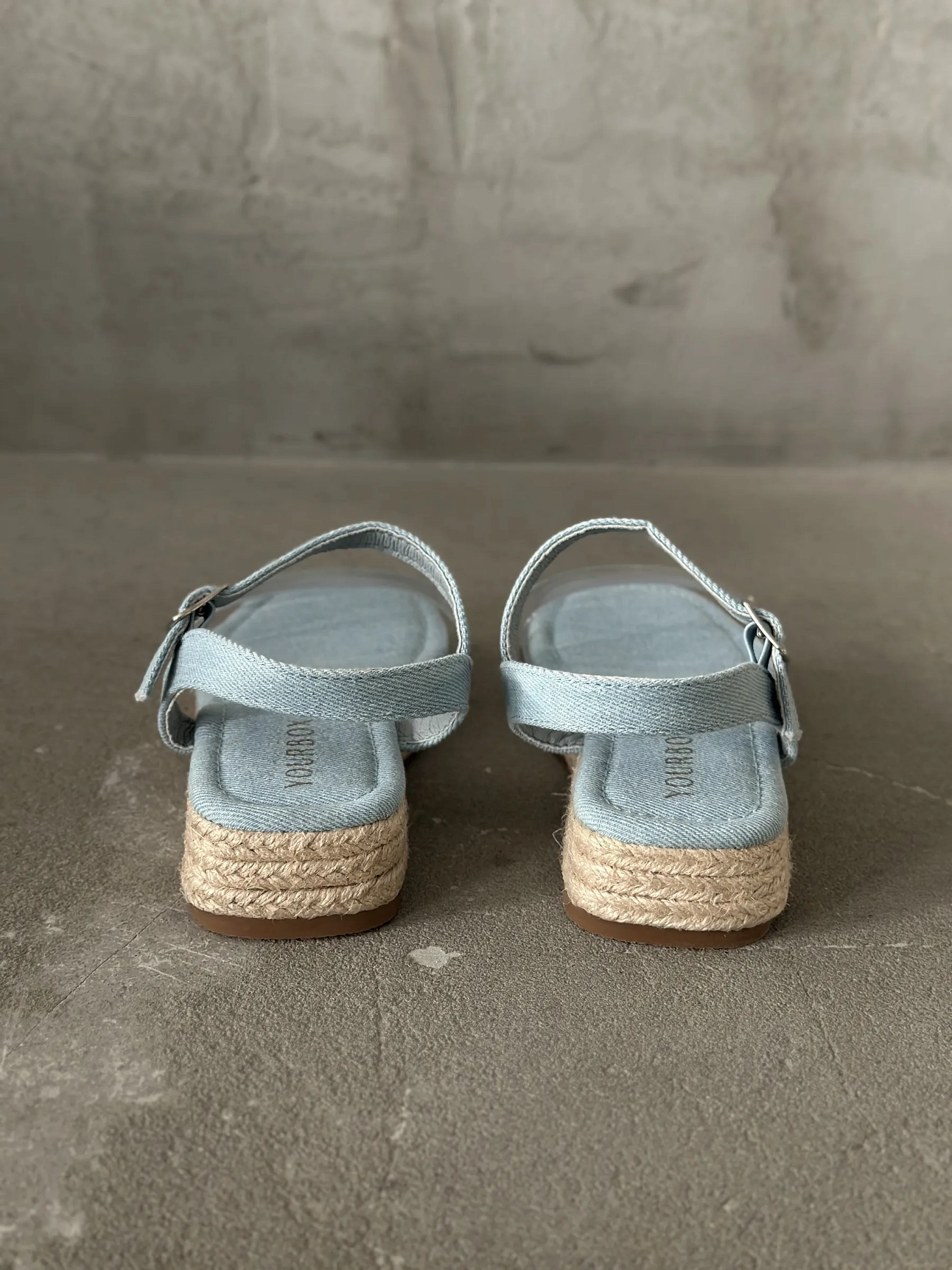 Летние босоножки подростковые на танкетке