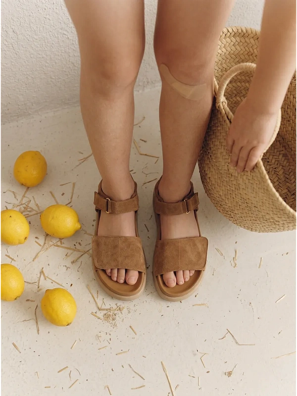 Летние босоножки на платформе