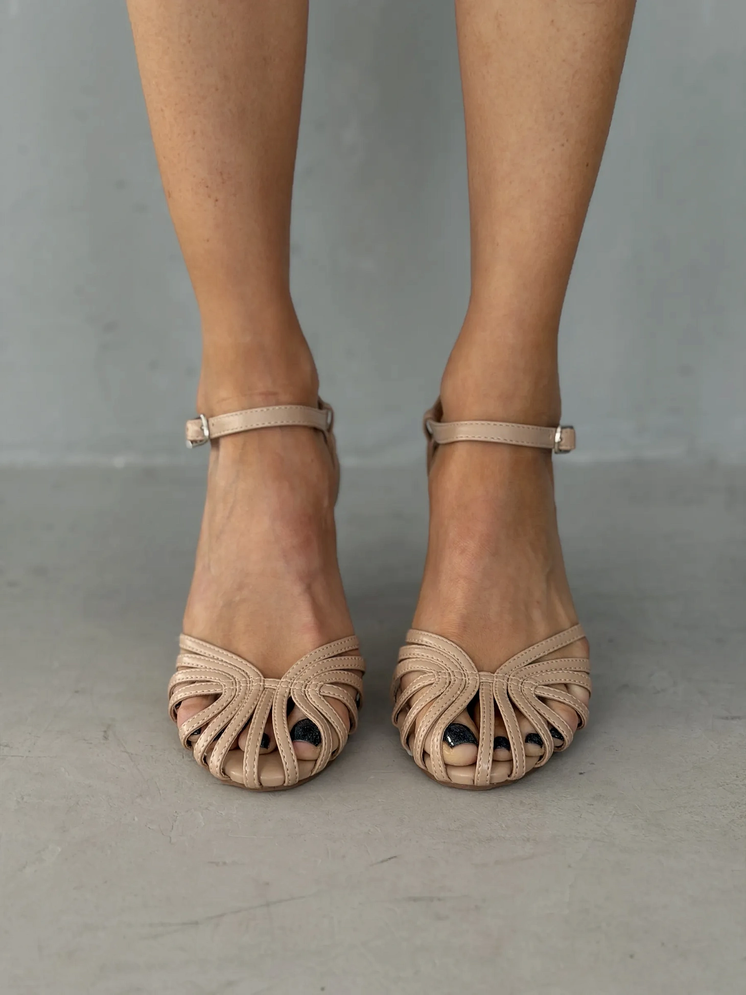 Летние босоножки на каблуке